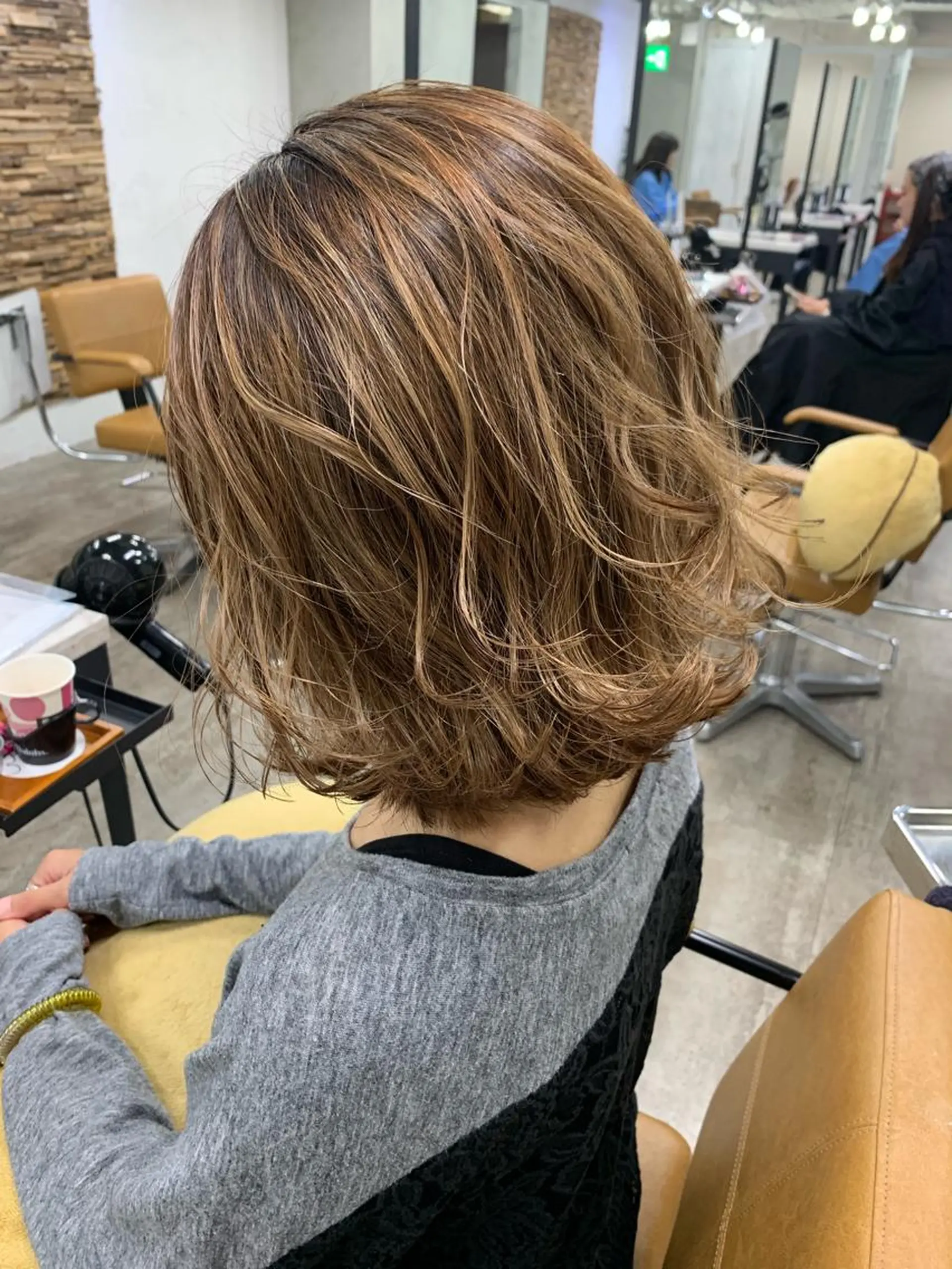 ミディアム ハイライト boutique misakiのヘアスタイル