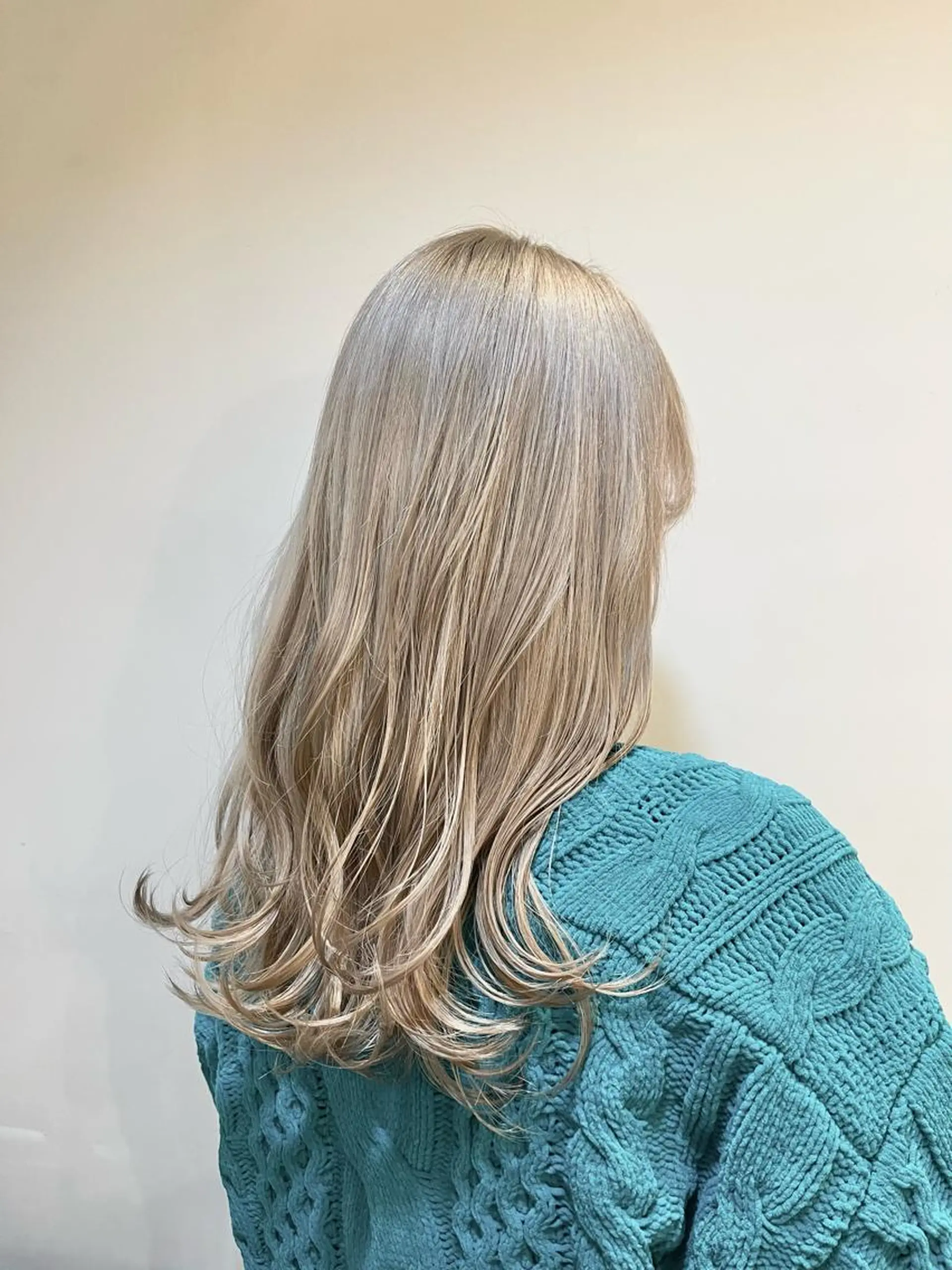 ロング カラー ブリーチ 学生 よこもり あいのヘアスタイル