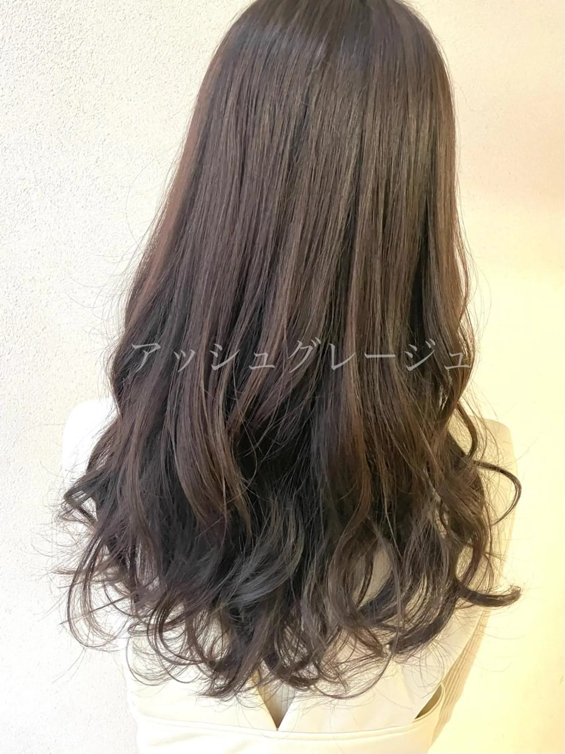 ロング カラー アッシュ アッシュグレー アッシュグレージュ グレージュ 沢田 瞳のヘアスタイル