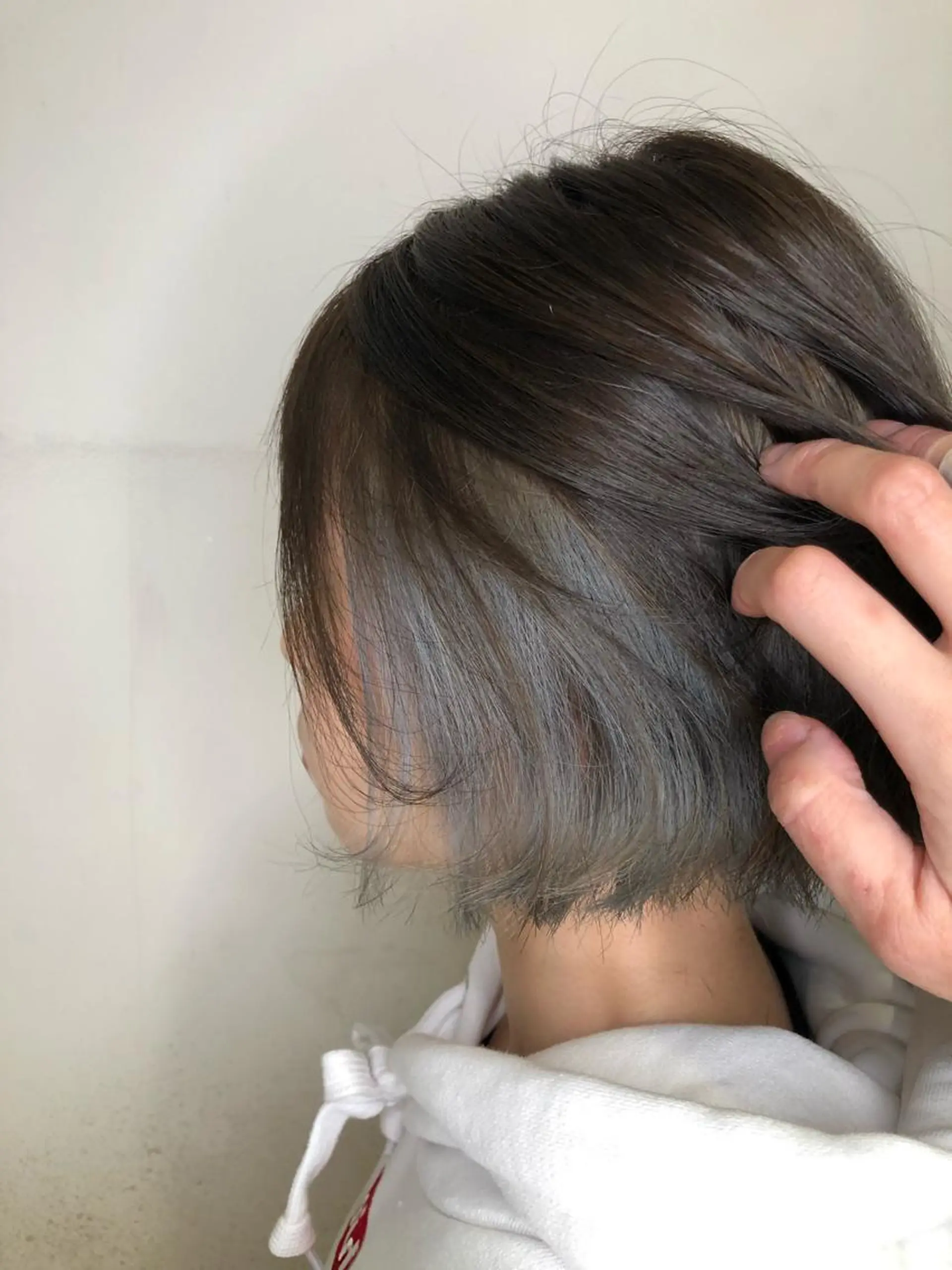 ショート カラー インナーカラー シルバー カット ヘアカラー Homey Kyoto所属・吉村 絢乃のヘアスタイル