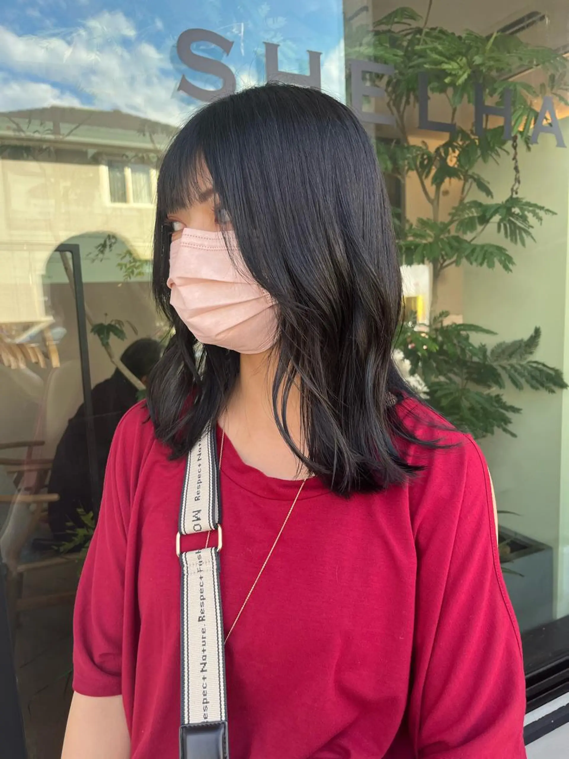 ミディアム カラー 黒髪 ブルーカラー ブルーブラック レイヤーカット カット ヘアカラー トリートメント GISELAジゼラ所属・手塚 亮汰のヘアスタイル