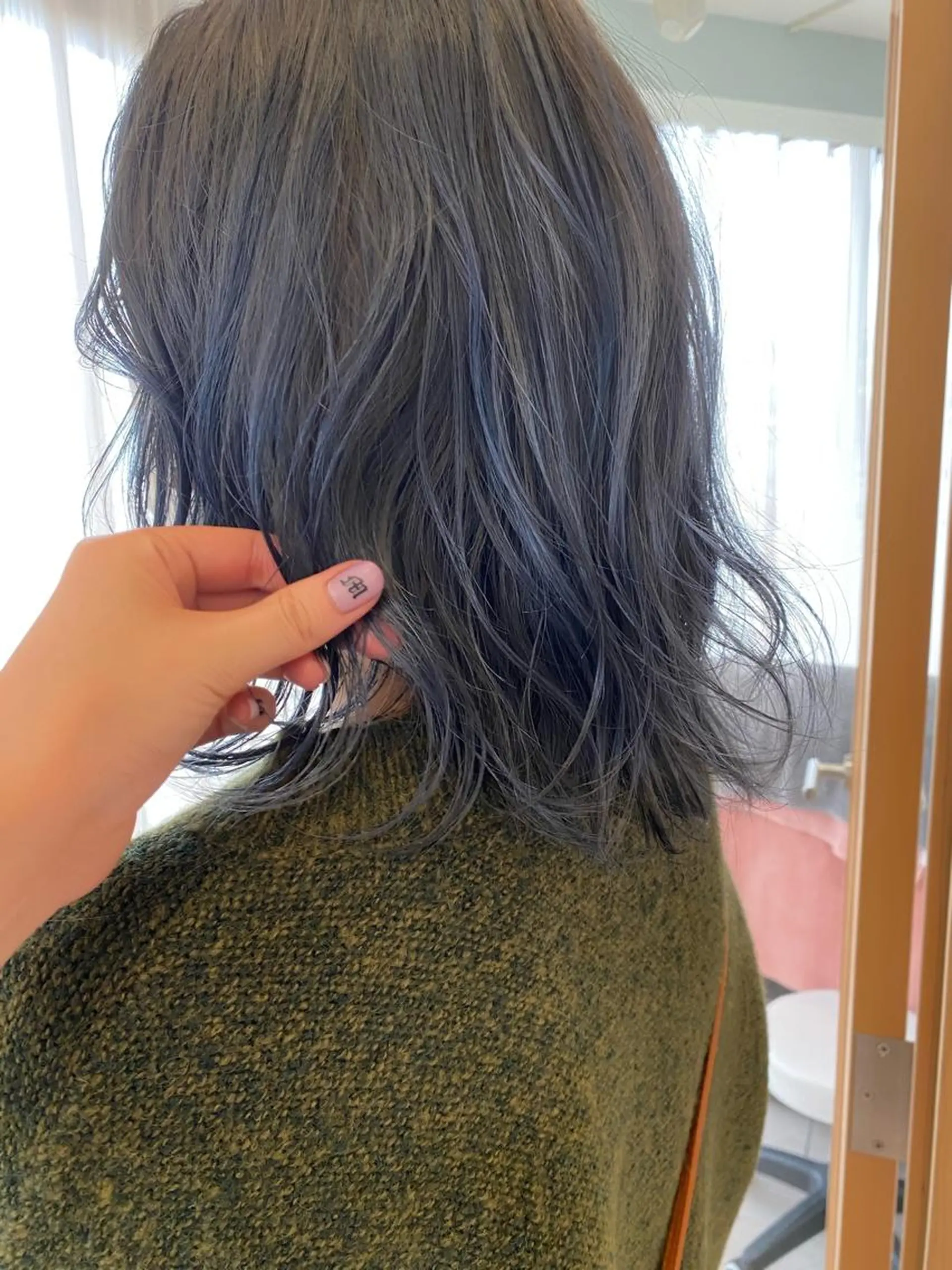 ミディアム カラー ブルーカラー ハイライトカラー ハイライト matsuzawa mihoのヘアスタイル