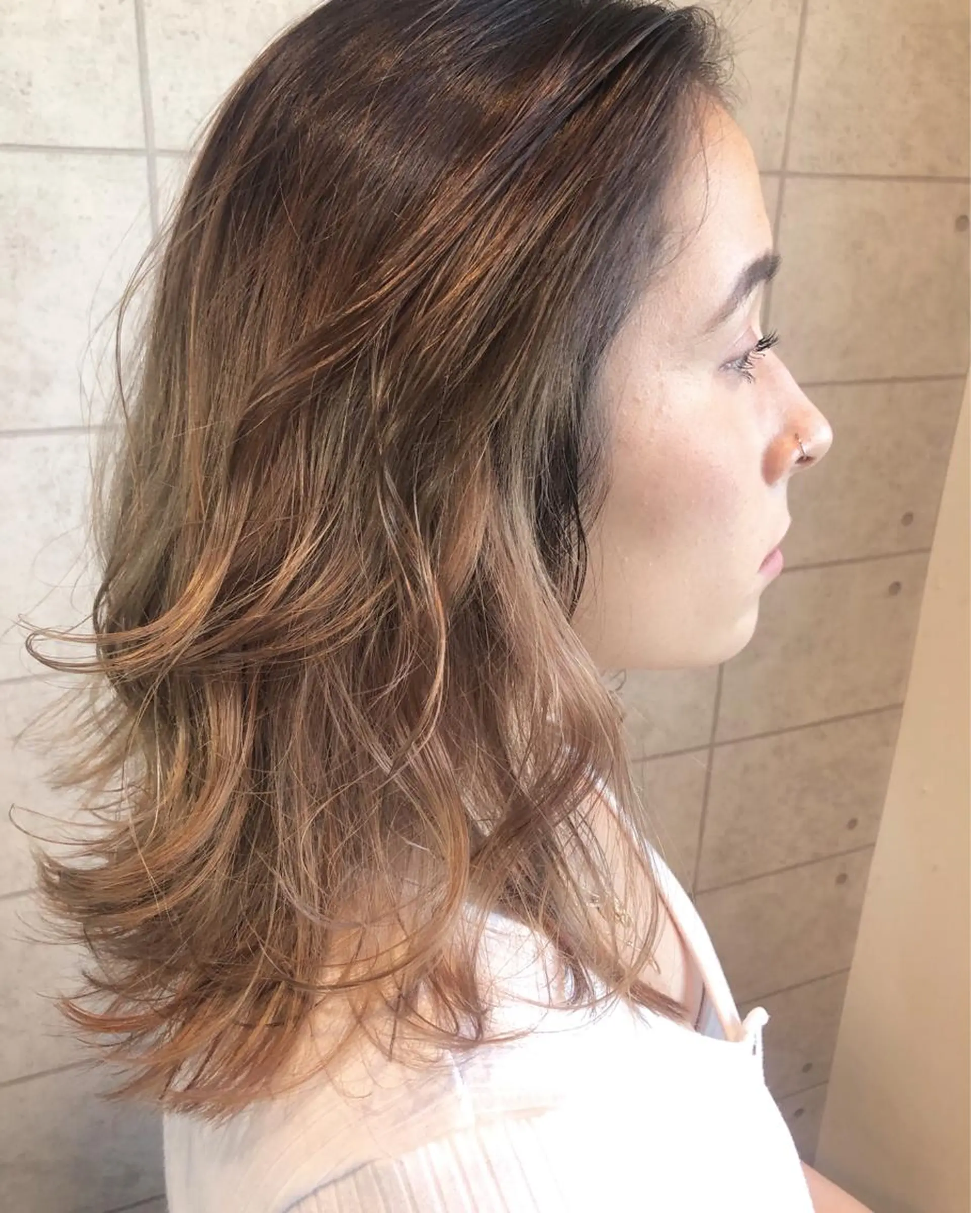 ミディアム カラー ベージュカラー グラデーションカラー 西本 夏美のヘアスタイル