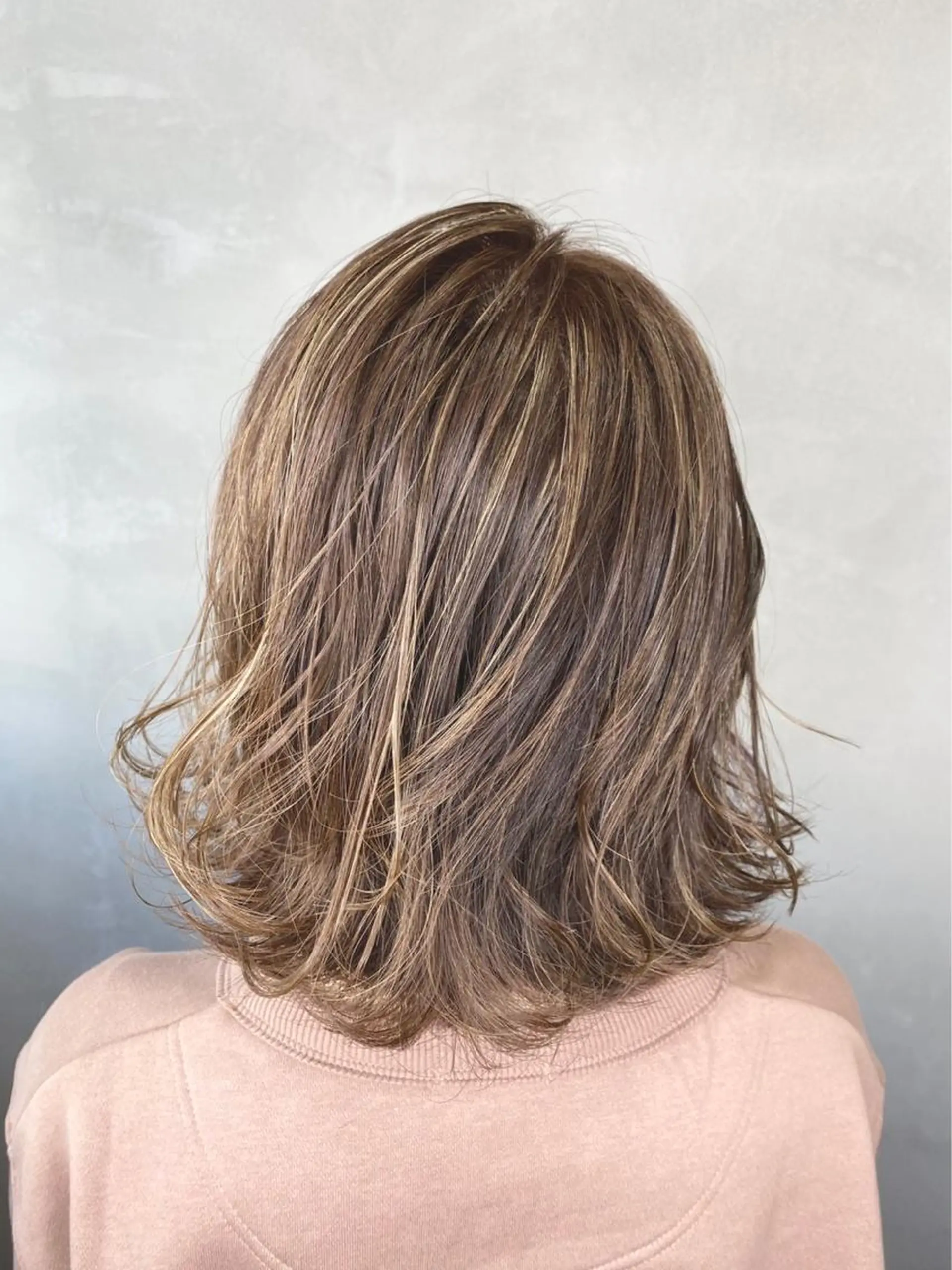 ミディアム カラー ヘアアレンジ Emerge 新宿東口店所属・堀山 佳奈のヘアスタイル