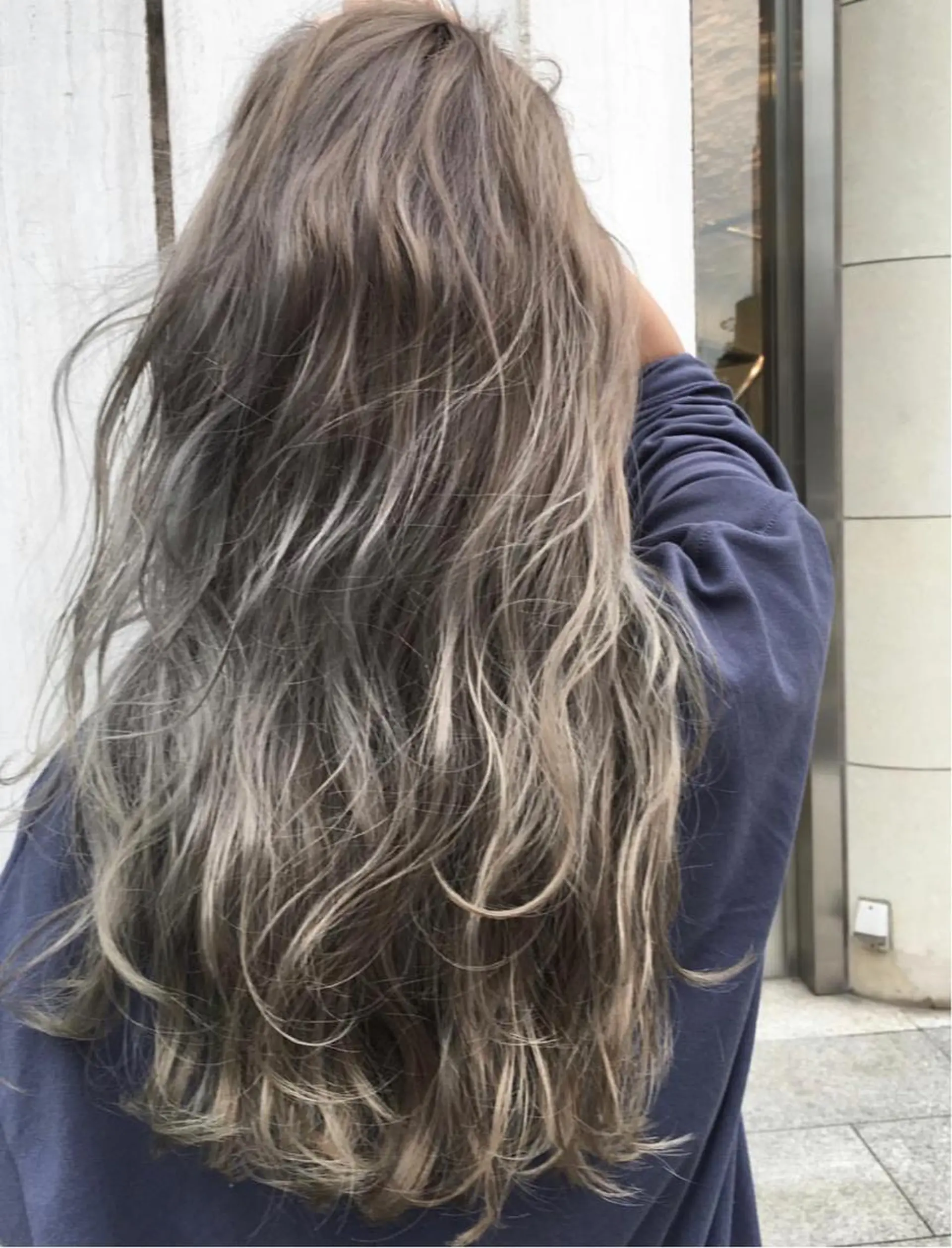 ロング カラー ヘアアレンジ アッシュ ブリーチ ホワイトアッシュ トリートメント ヘアカラー トリートメント ブリーチ＆カラーが 得意☀️望月宣雄☀️のヘアスタイル