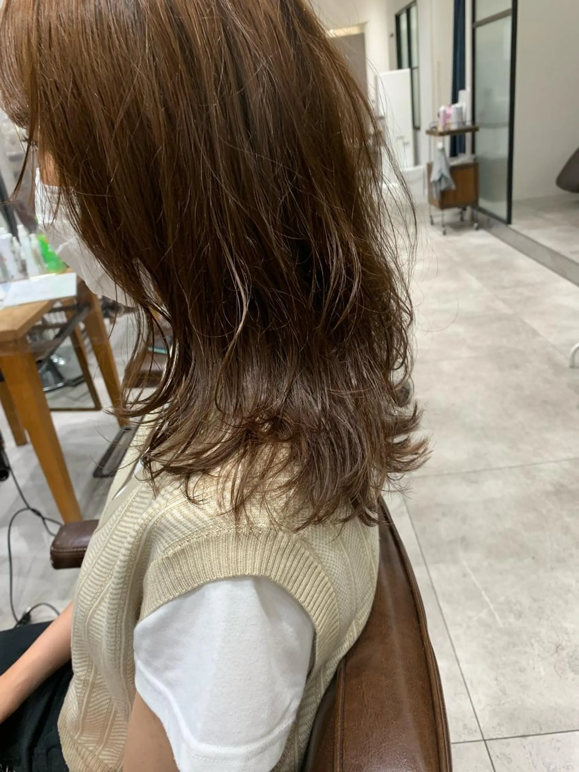 セミロング レイヤーカット カット オリーブベージュ/ ブリーチなし透明感のヘアスタイル