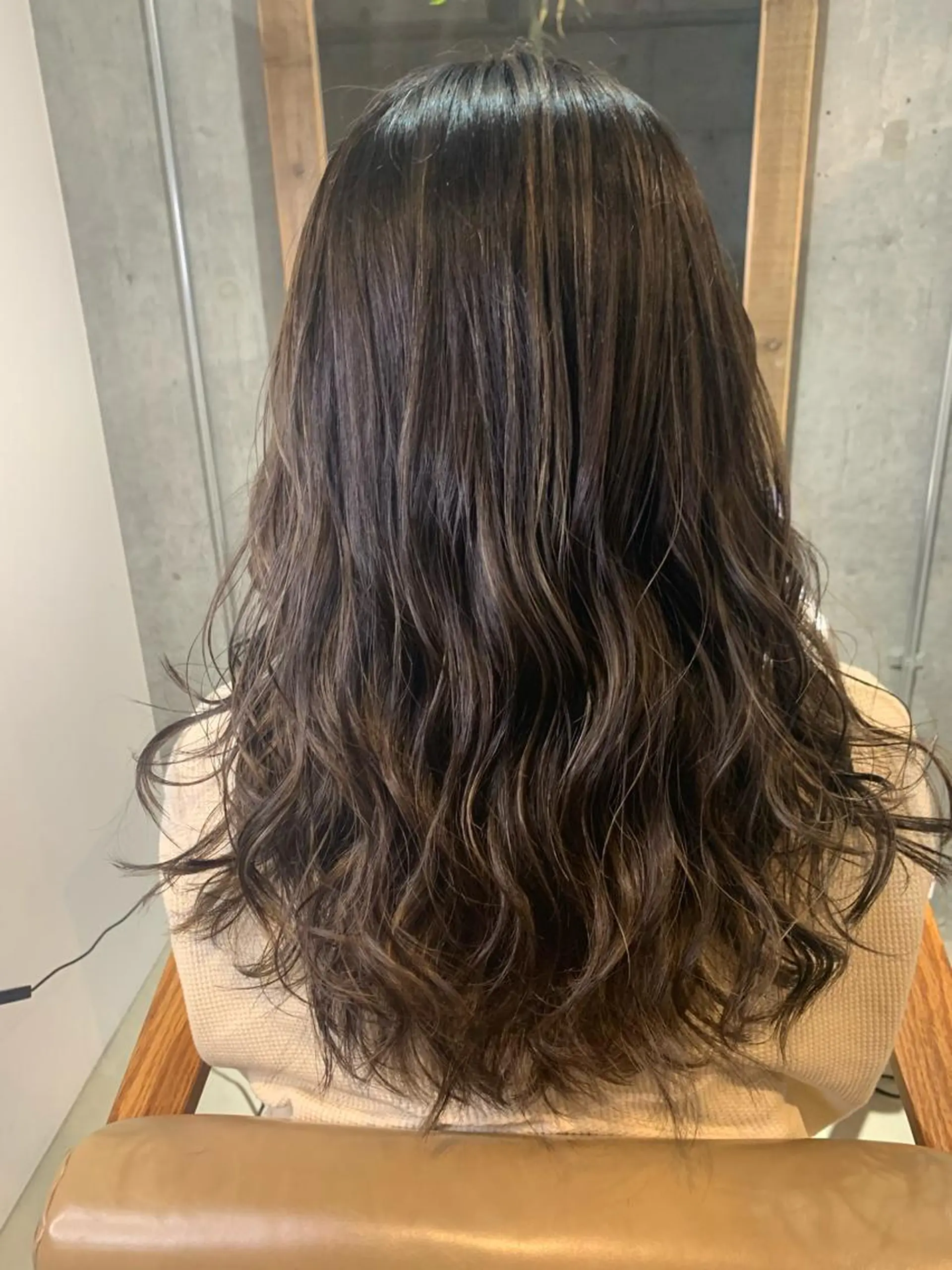 カラー ハイライトカラー レイヤーカット ハイトーンウエダのヘアスタイル