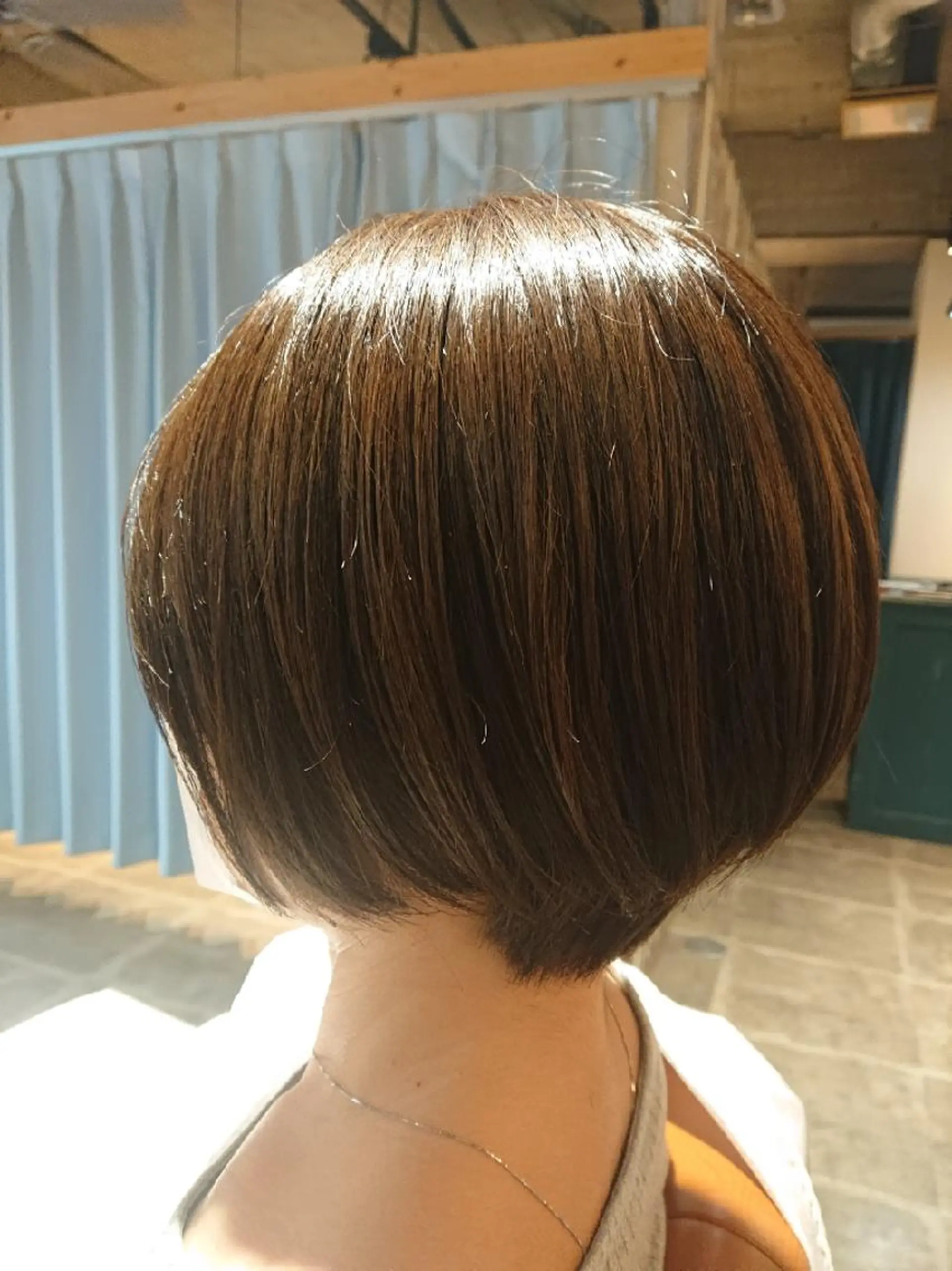 ショート カラー ショートボブ アッシュ ベージュカラー ボブ ショートヘア カット ヘアカラー トリートメント alushe 岡 陽子のヘアスタイル