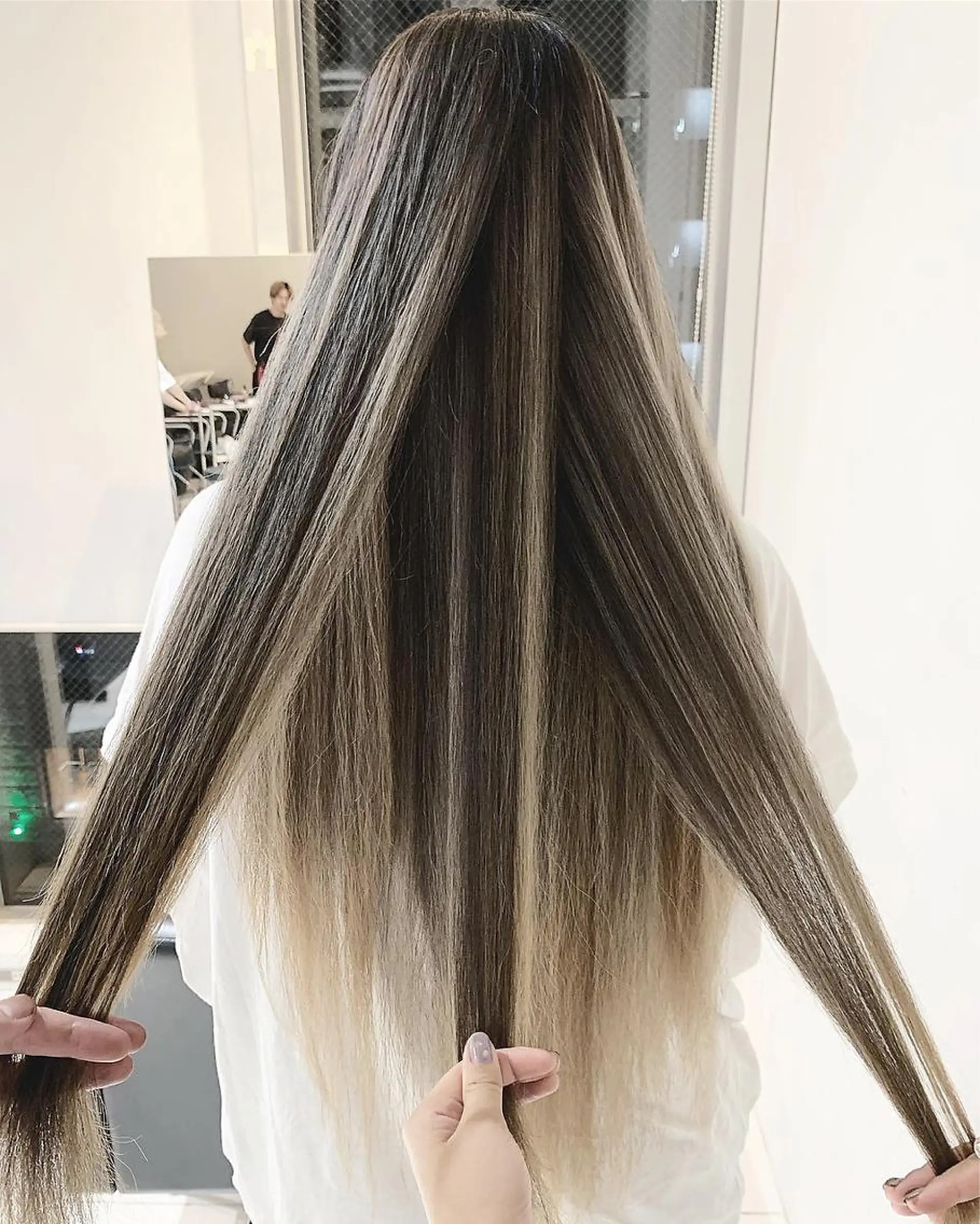 ロング カラー ヘアアレンジ 切りっぱなしボブ バレイヤージュ 黒髪 グラデーションカラー ハイライトカラー 髪質改善land千葉所属・阿部 圭悟のヘアスタイル