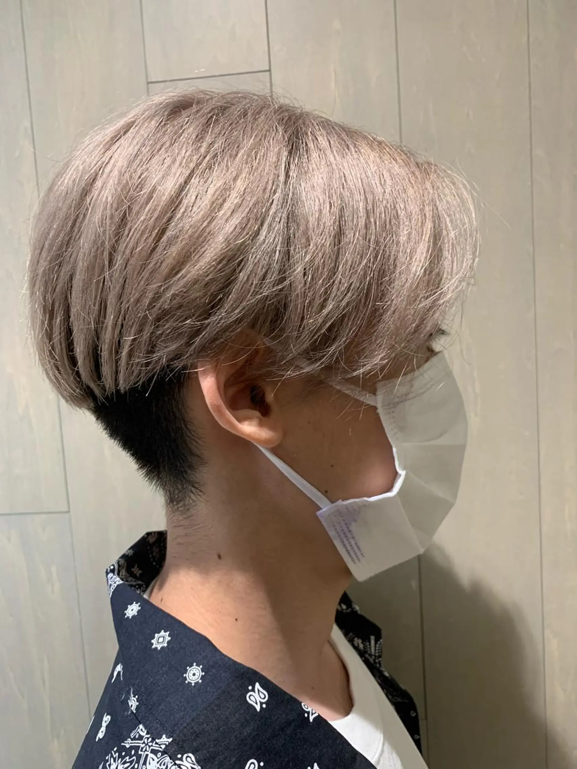 ショート カラー メンズ 糟谷 慈英のヘアスタイル