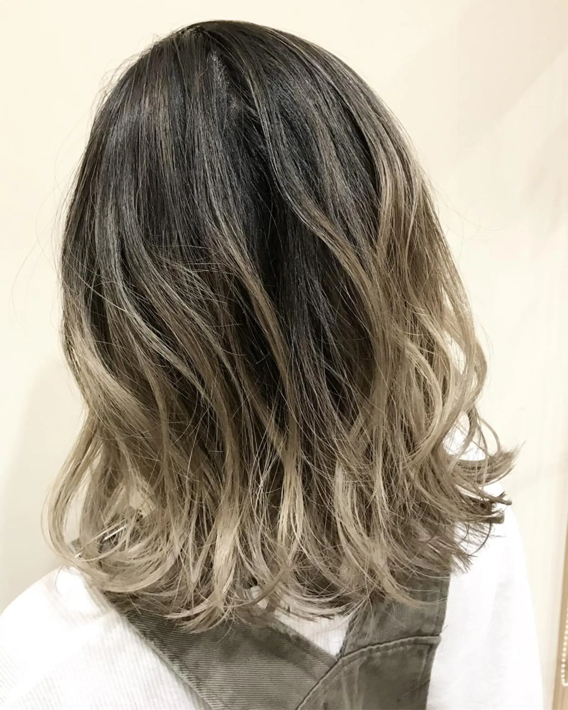 ミディアム カラー ベージュカラー グラデーションカラー ハイライトカラー ハイライト WONK. ウォンク 心斎橋のヘアスタイル