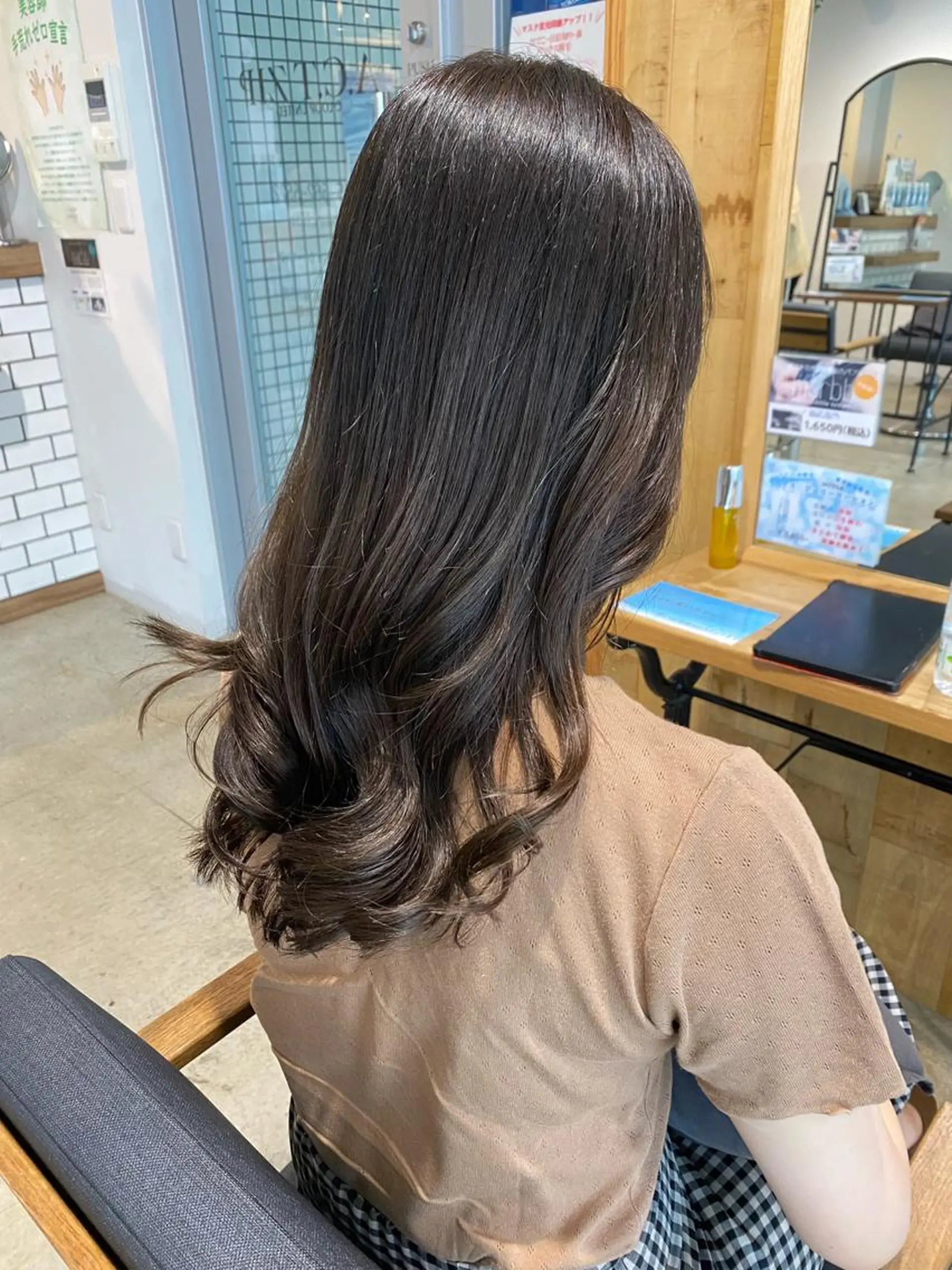 ロング カラー グレージュ 渡邉 涼香のヘアスタイル