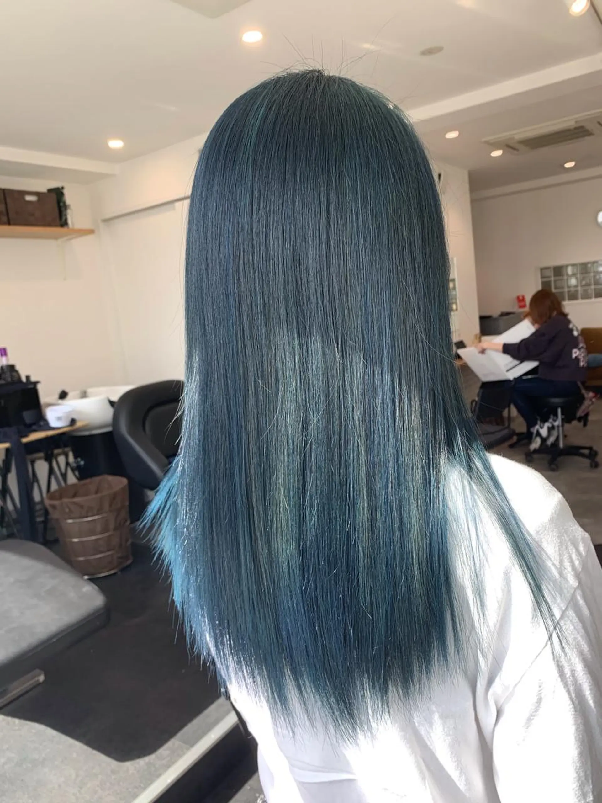 セミロング アッシュ ハイライト レイヤーカット stylist ネネのヘアスタイル