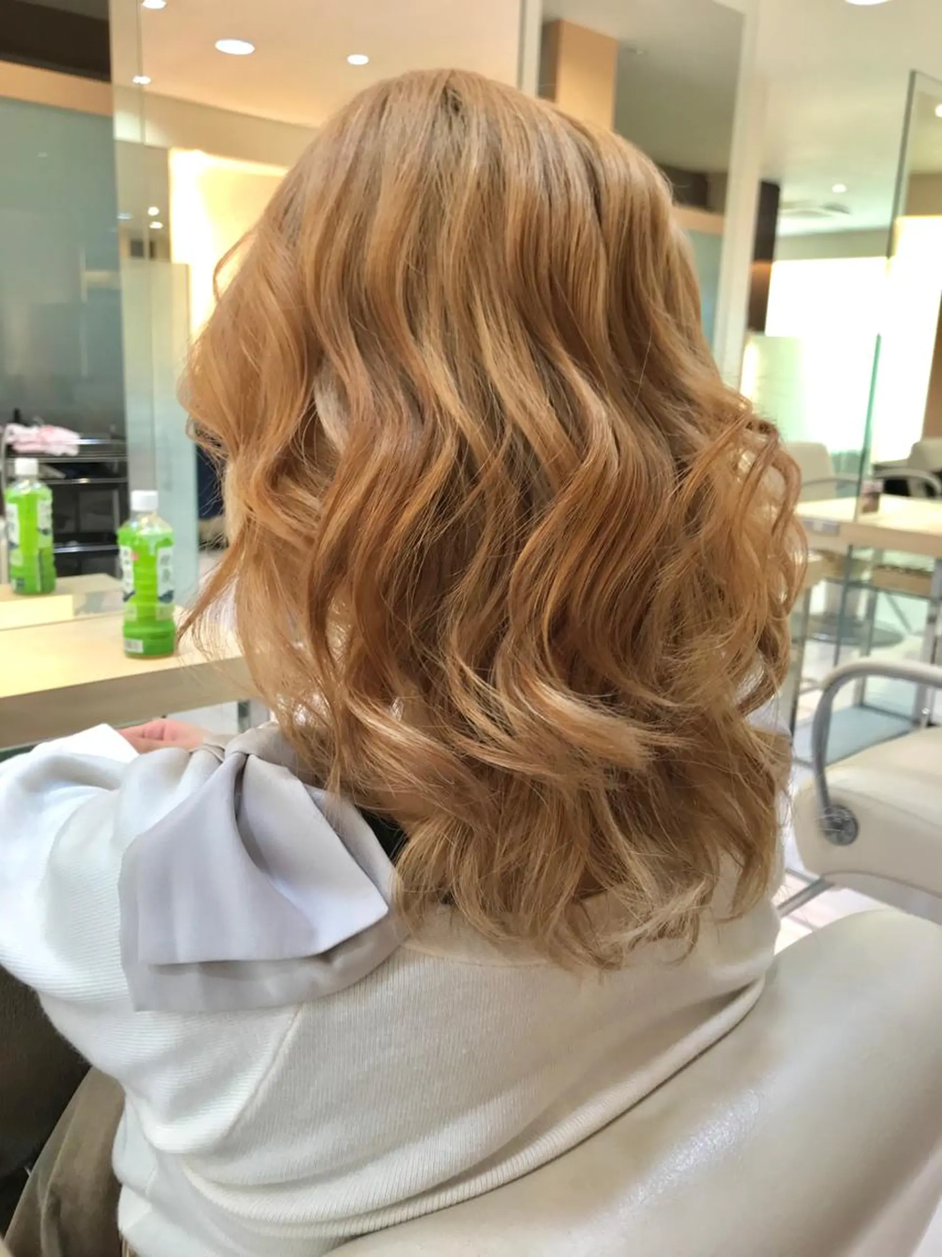 カラー ブリーチ ブロンド ハイトーンカラー 後藤 瑞季のヘアスタイル