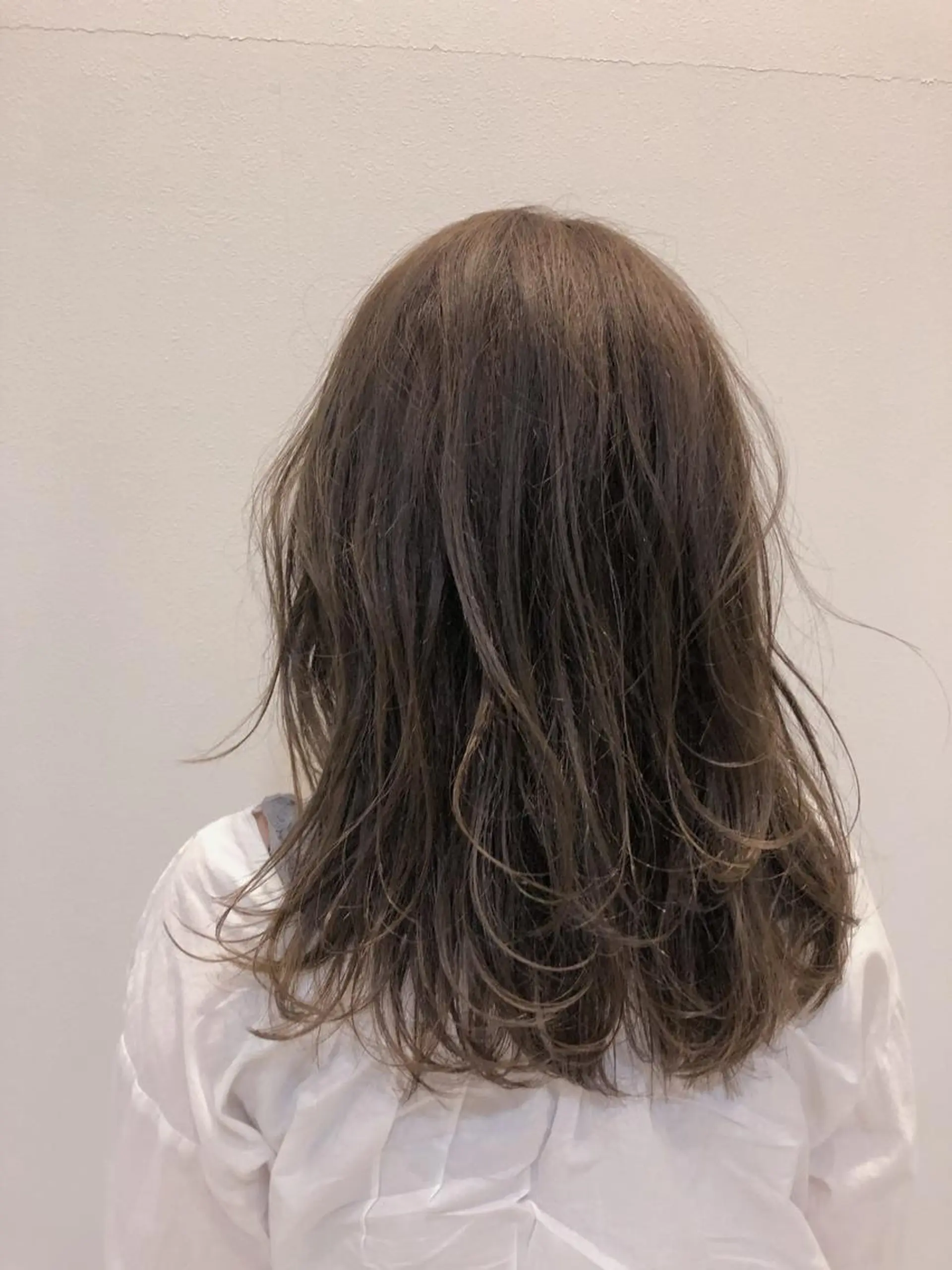 ミディアム カラー パーマ グレージュ カット パーマ トリートメント 樋野 亮のヘアスタイル