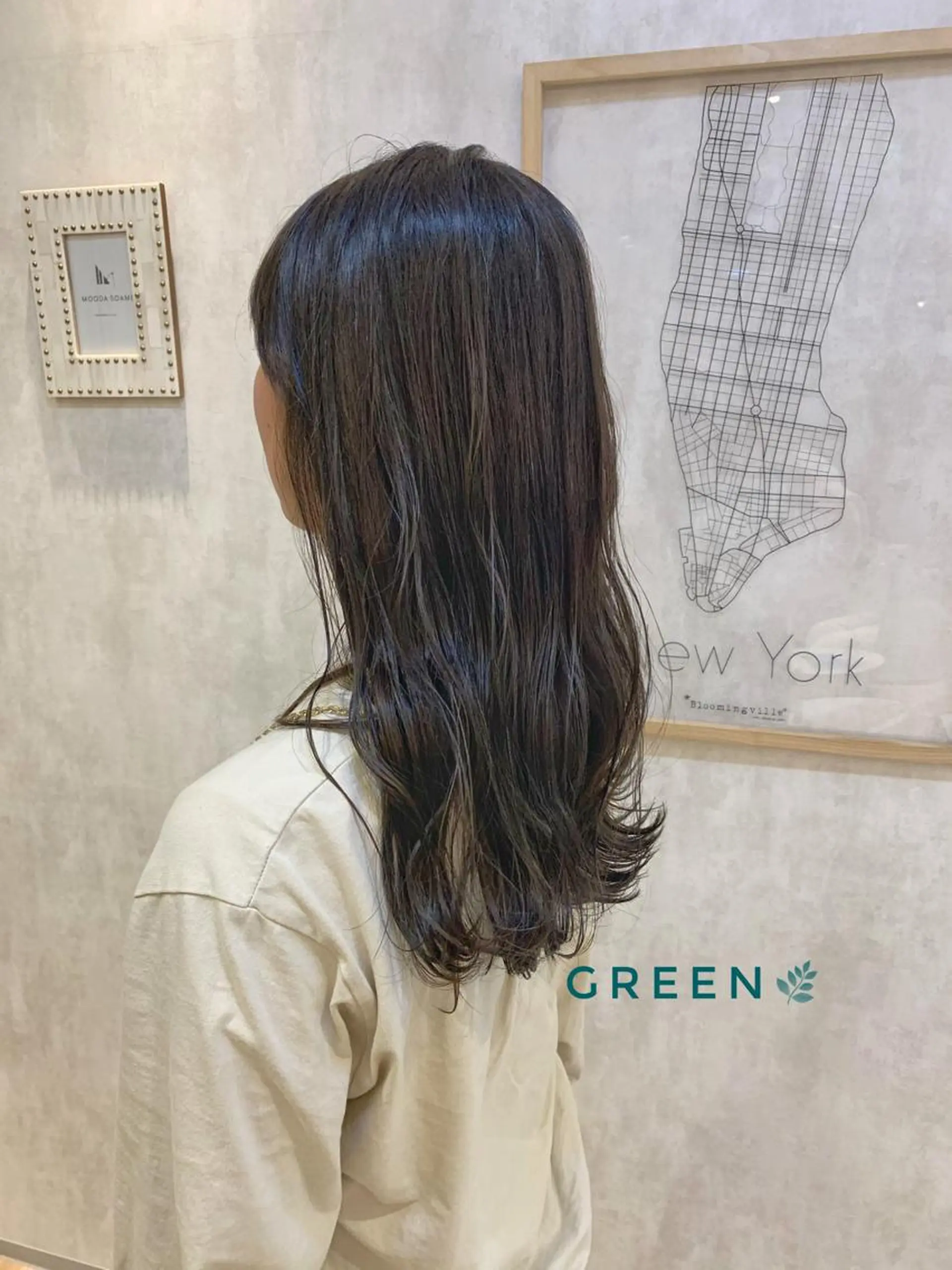 ロング カラー 吉原 由菜のヘアスタイル