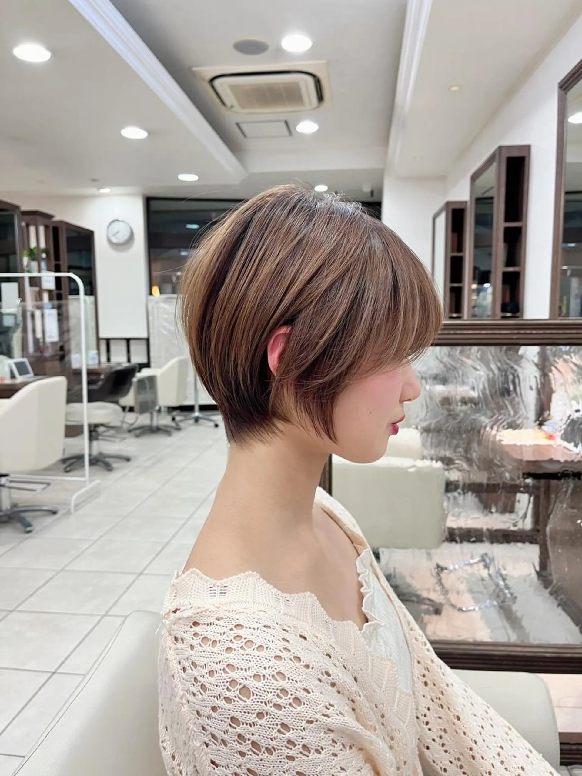 ショート カラー 透明感カラー ミセス ショートヘア 小顔カット カット トリートメント ✨髪質改善・縮毛矯正 専門美容室マーベルのヘアスタイル