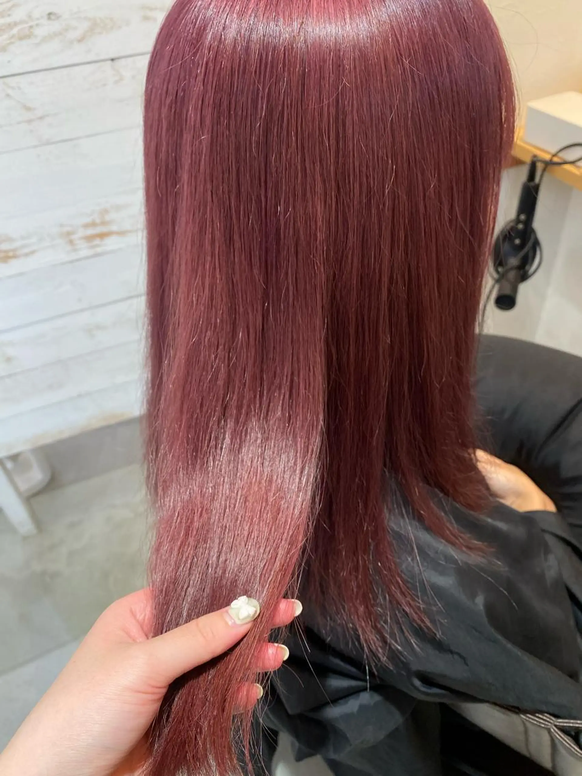 ロング カラー ベージュカラー ブリーチ ラベンダーカラー ピンクカラー ピンクベージュ ブリーチなしカラー レイヤーカットのヘアスタイル