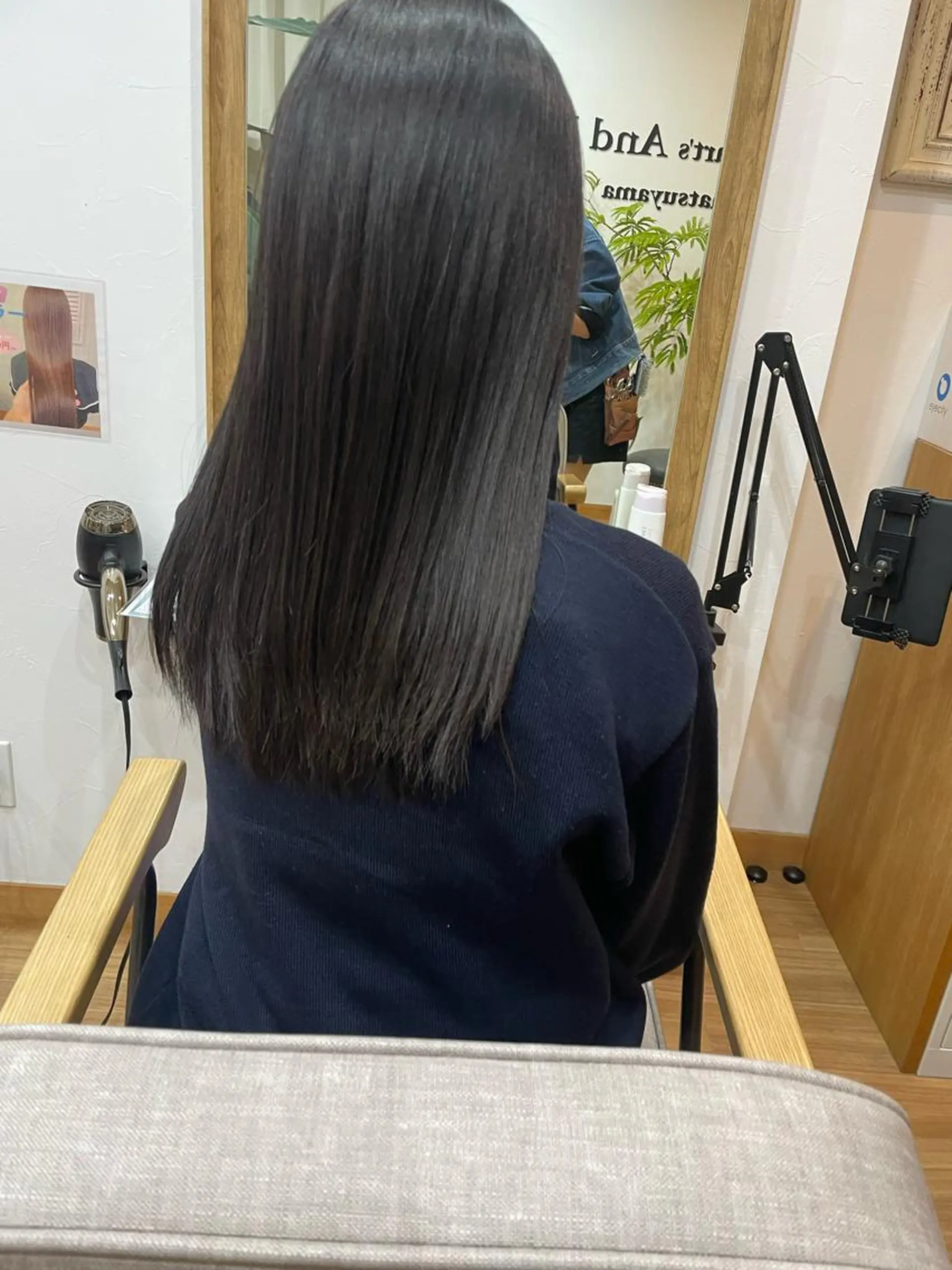セミロング 酸性ストレート Era Hatsuneのヘアスタイル
