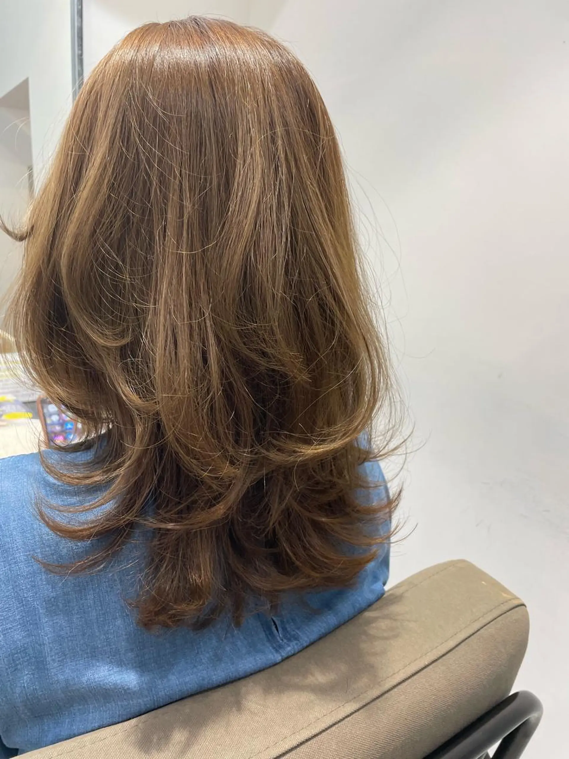ミディアム カラー ベージュカラー レイヤーカット ナカムラ イヅミのヘアスタイル