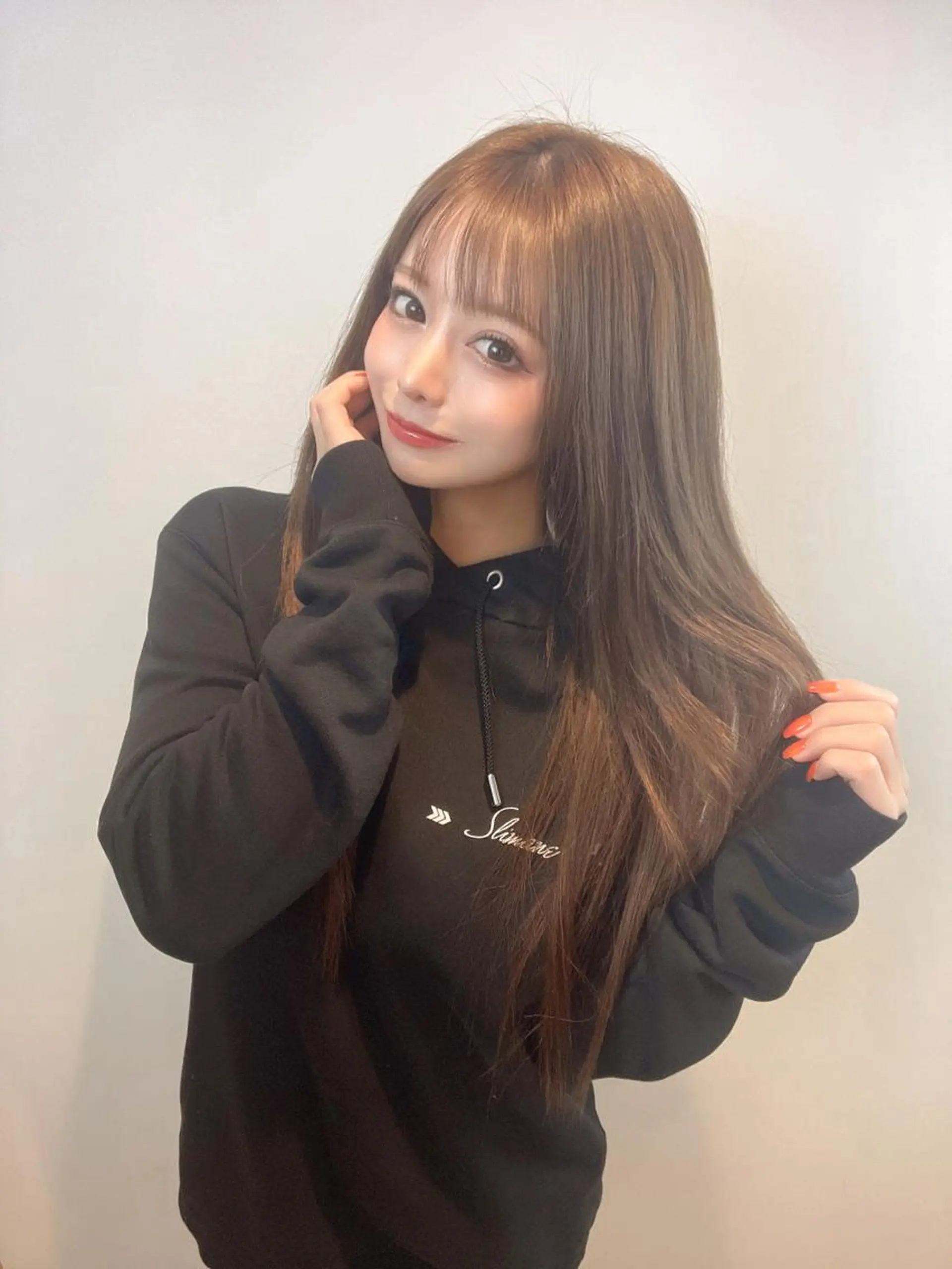 ロング アールバイニーナ所属・R by NINA アールバイニーナのヘアスタイル