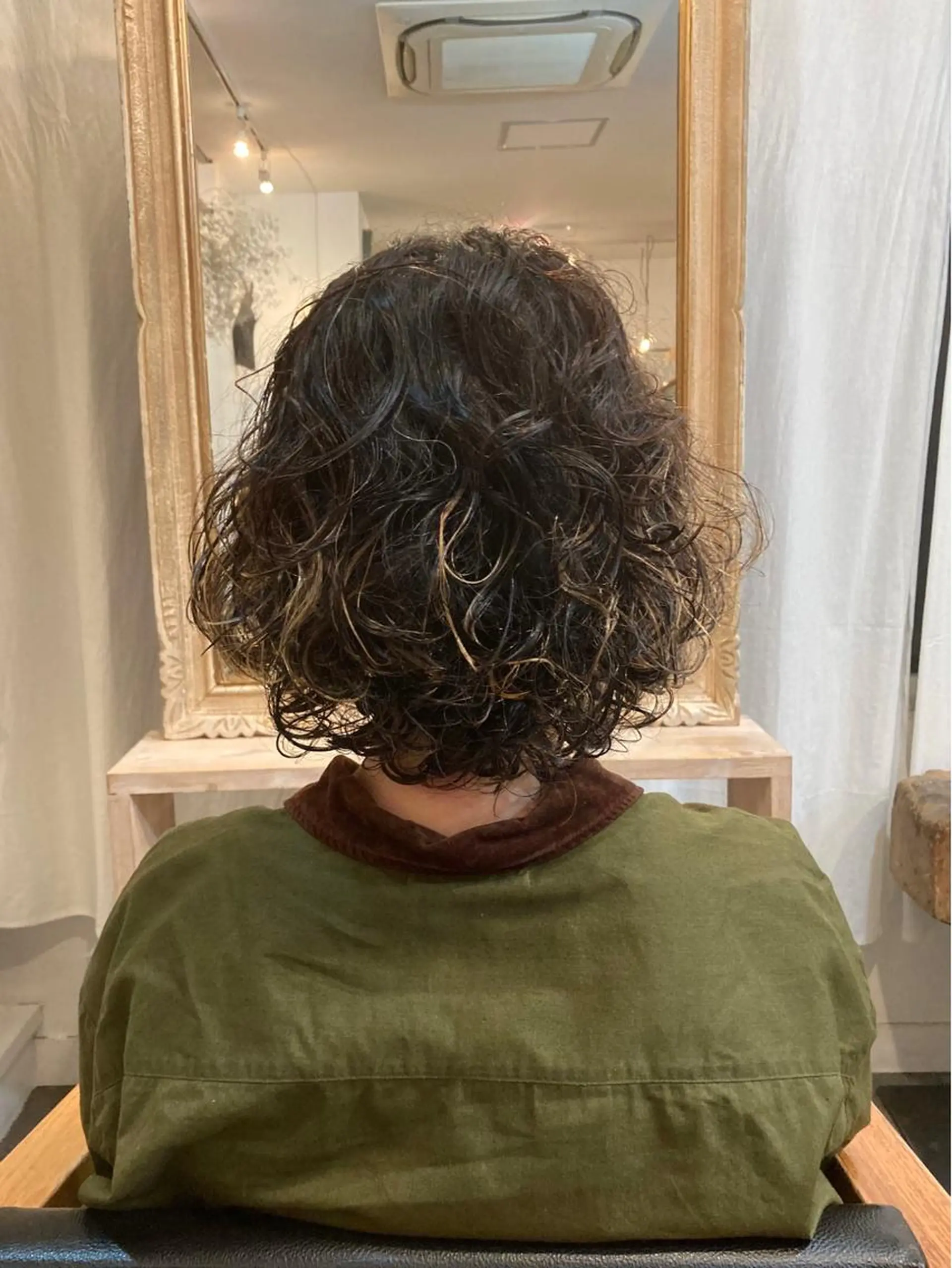 ミディアム パーマ ミディアムパーマ ハイライト vahan所属・vahan✂︎ 小林未果🕊のヘアスタイル
