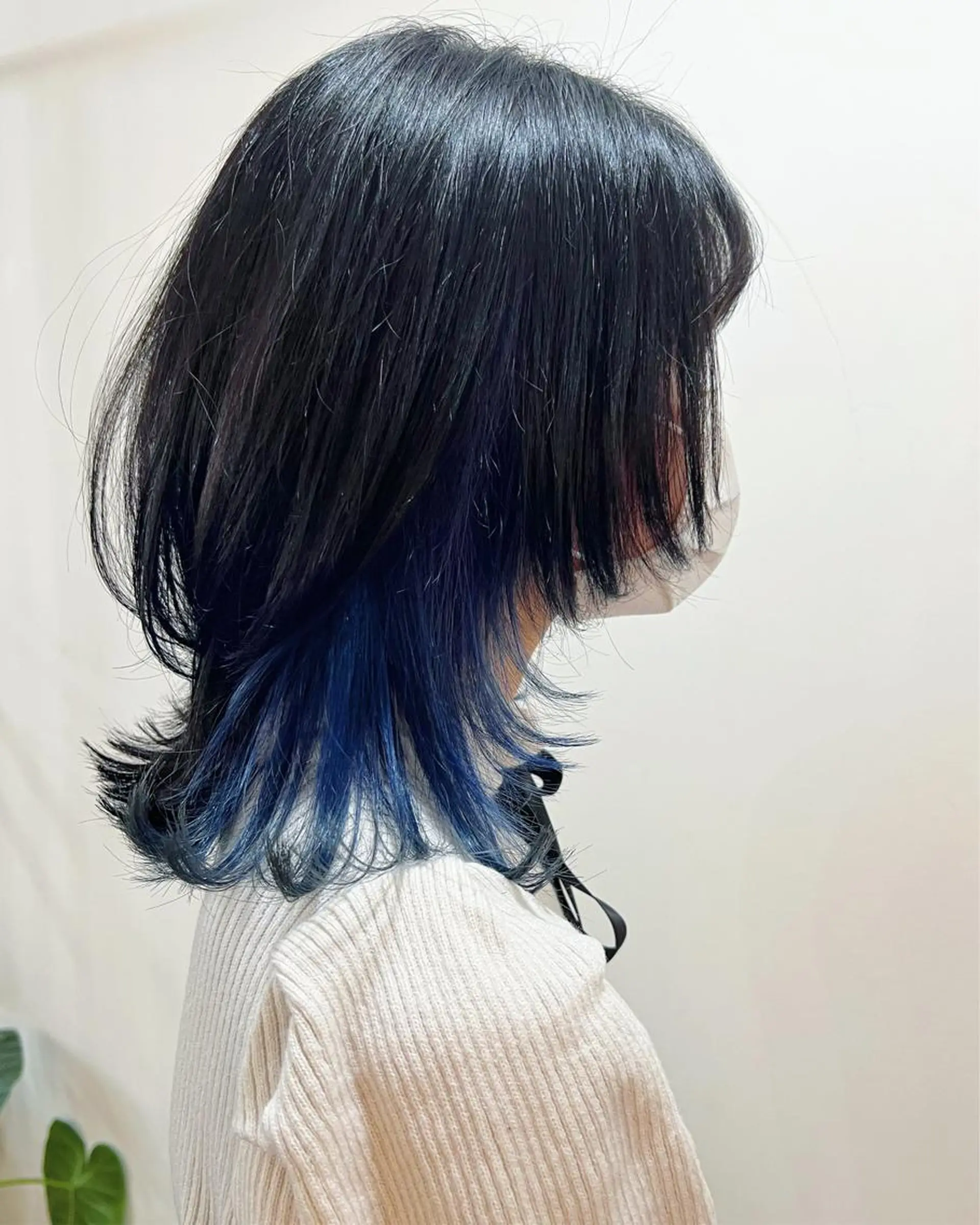 ミディアム カラー ブルーカラー ウルフカット カット ヘアカラー フラム所属・WATANABE MISAKIのヘアスタイル