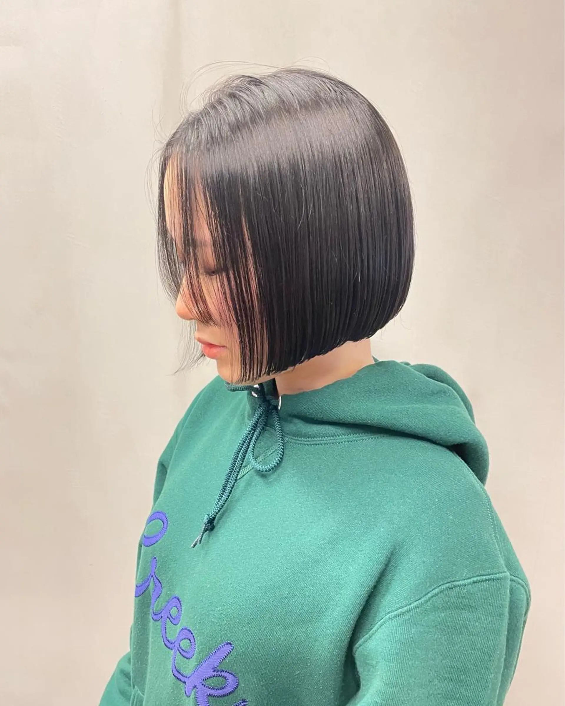 ミディアム カラー パーマ ヘアアレンジ メンズ キッズ ネイル マツエク・マツパ アイブロウ ダークグレー カット ヘアカラー トリートメント tatsumi/ボブ ウルフ/レイヤーのヘアスタイル
