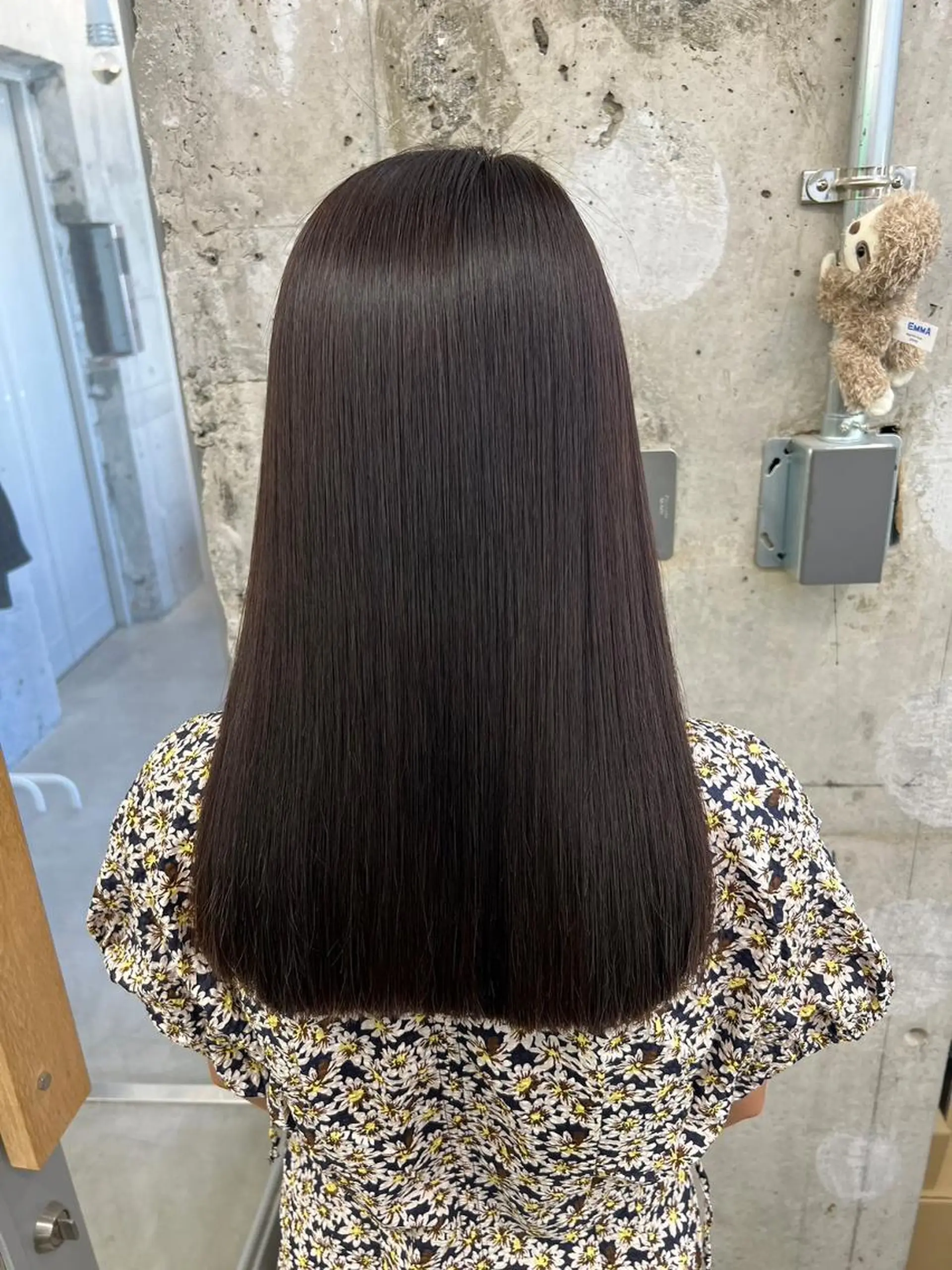 ミディアム カラー パーマ ヘアアレンジ ミディアムパーマ ベージュカラー ブリーチ ケアカラー イヤリングカラー カット ヘアカラー トリートメント ヘアケア特化型サロン newi 京橋のヘアスタイル