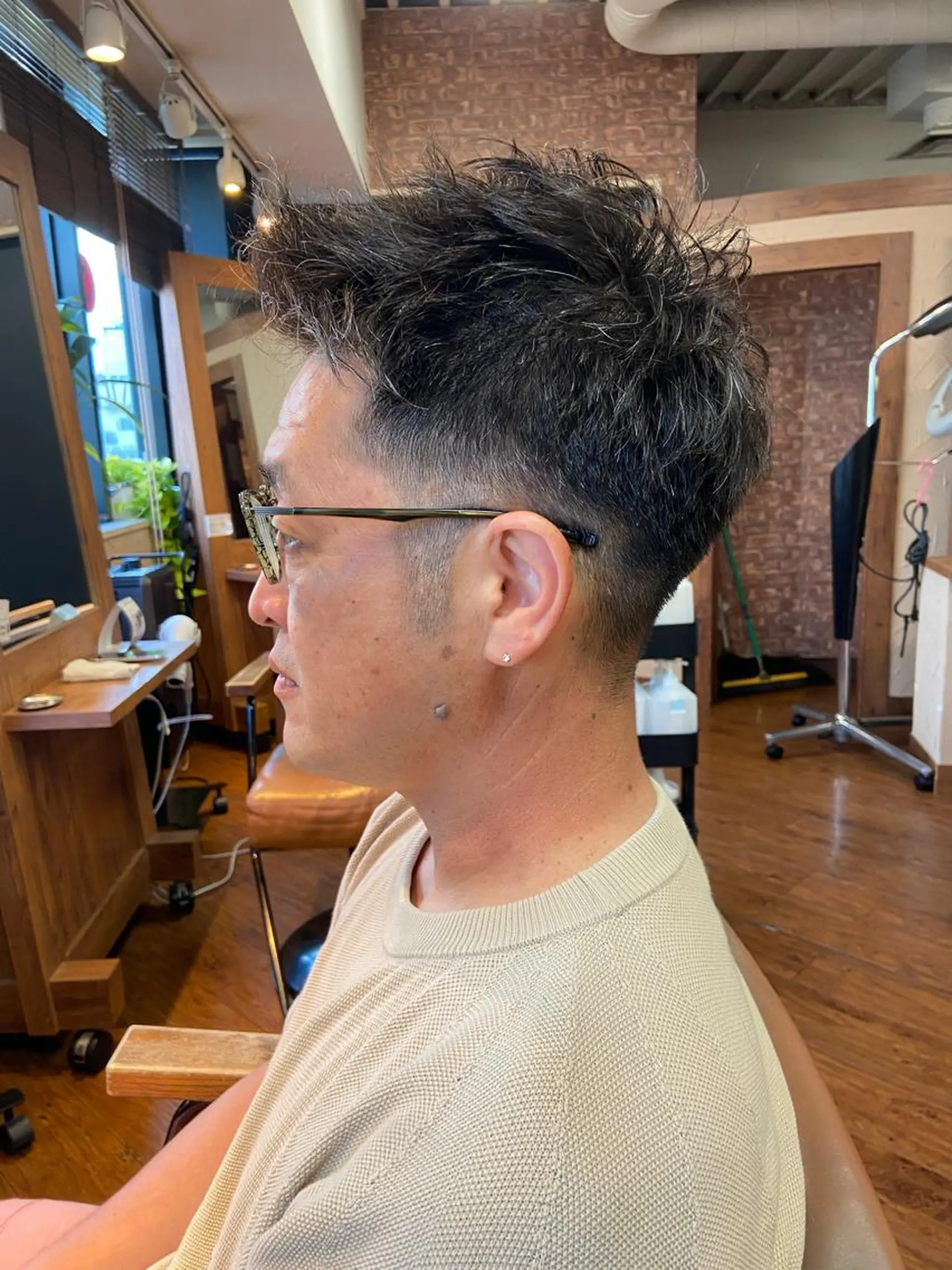 ショート カラー メンズ フェードカット モヒカン スキンフェード 刈り上げ グラデーションカラー カット 鈴木慎一レイヤー ／ウルフ／ショートのヘアスタイル
