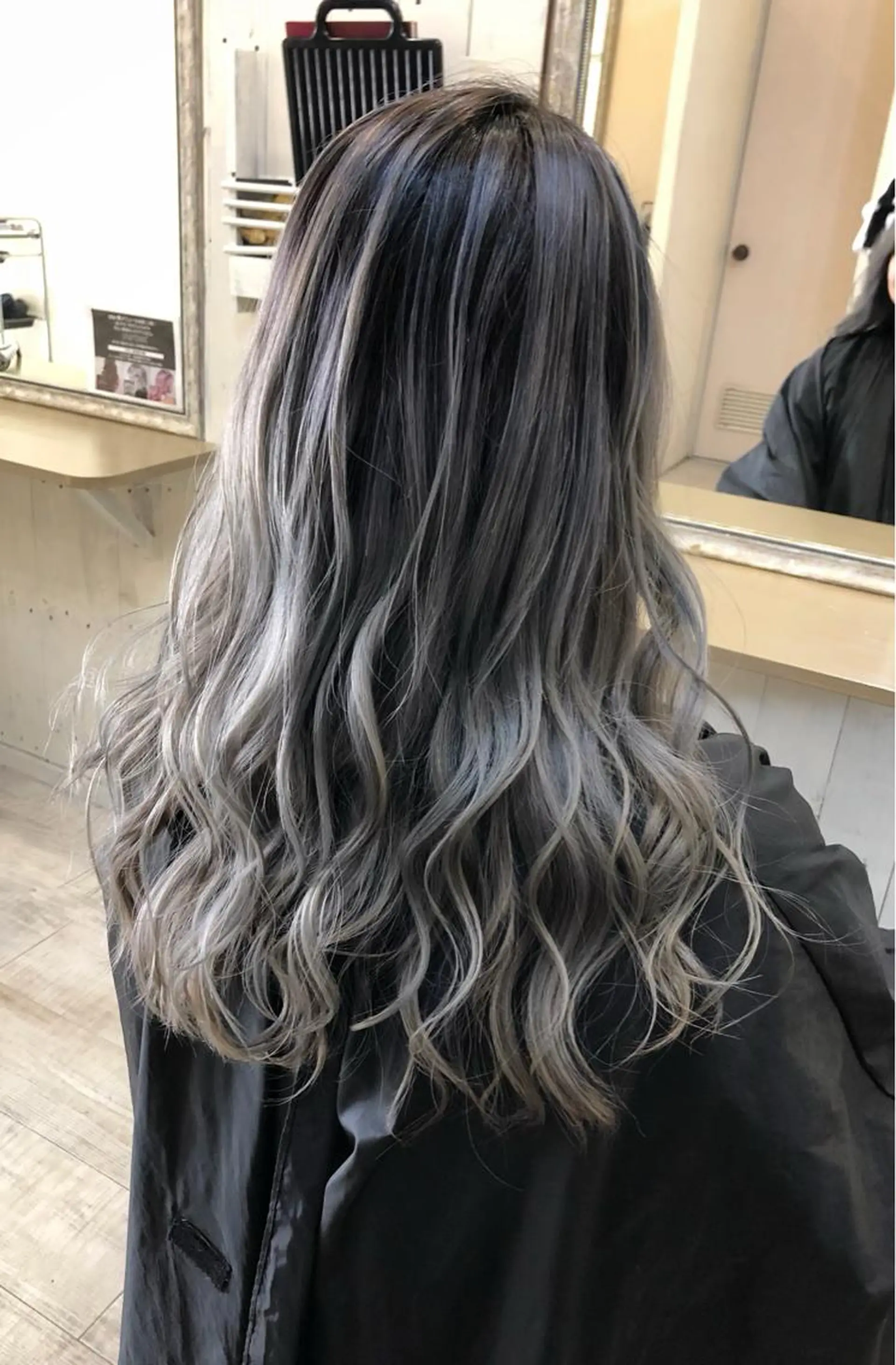 セミロング カット ヘアカラー 高山 滉太のヘアスタイル