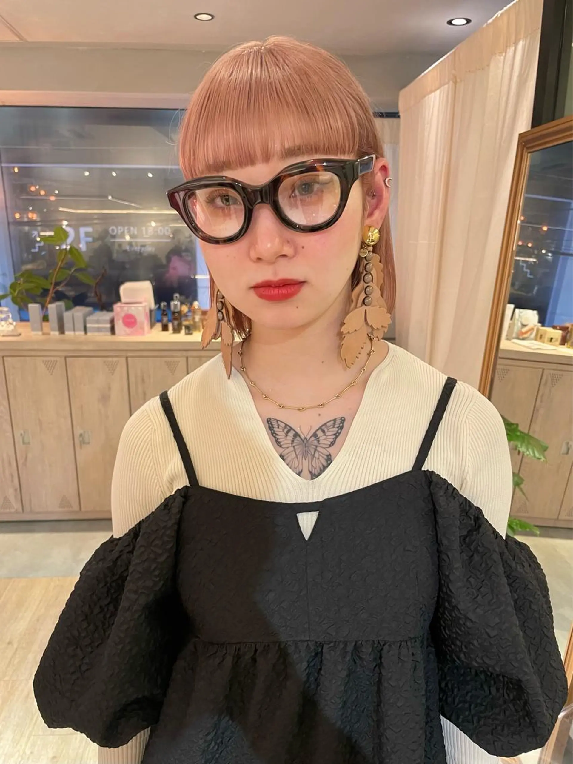 ショート カラー カット ヘアカラー ぱつっとボブ 古家 佑真のヘアスタイル