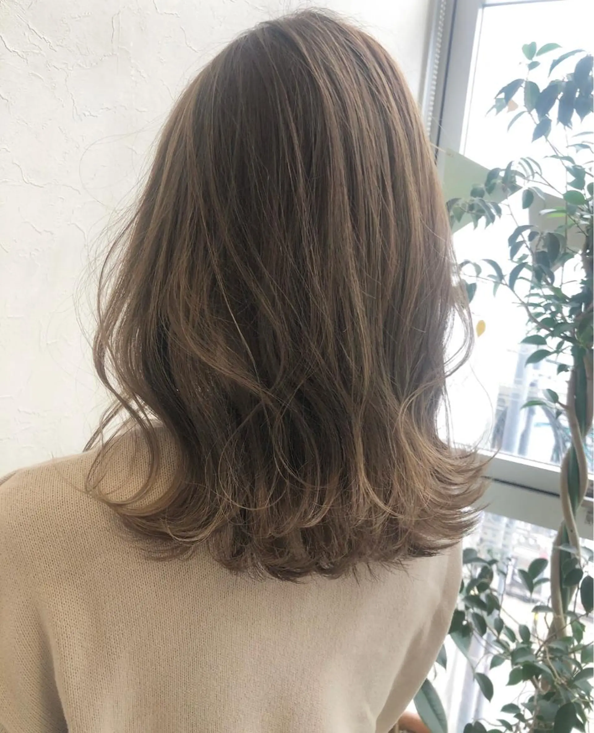 セミロング カラー nakahara madokaのヘアスタイル