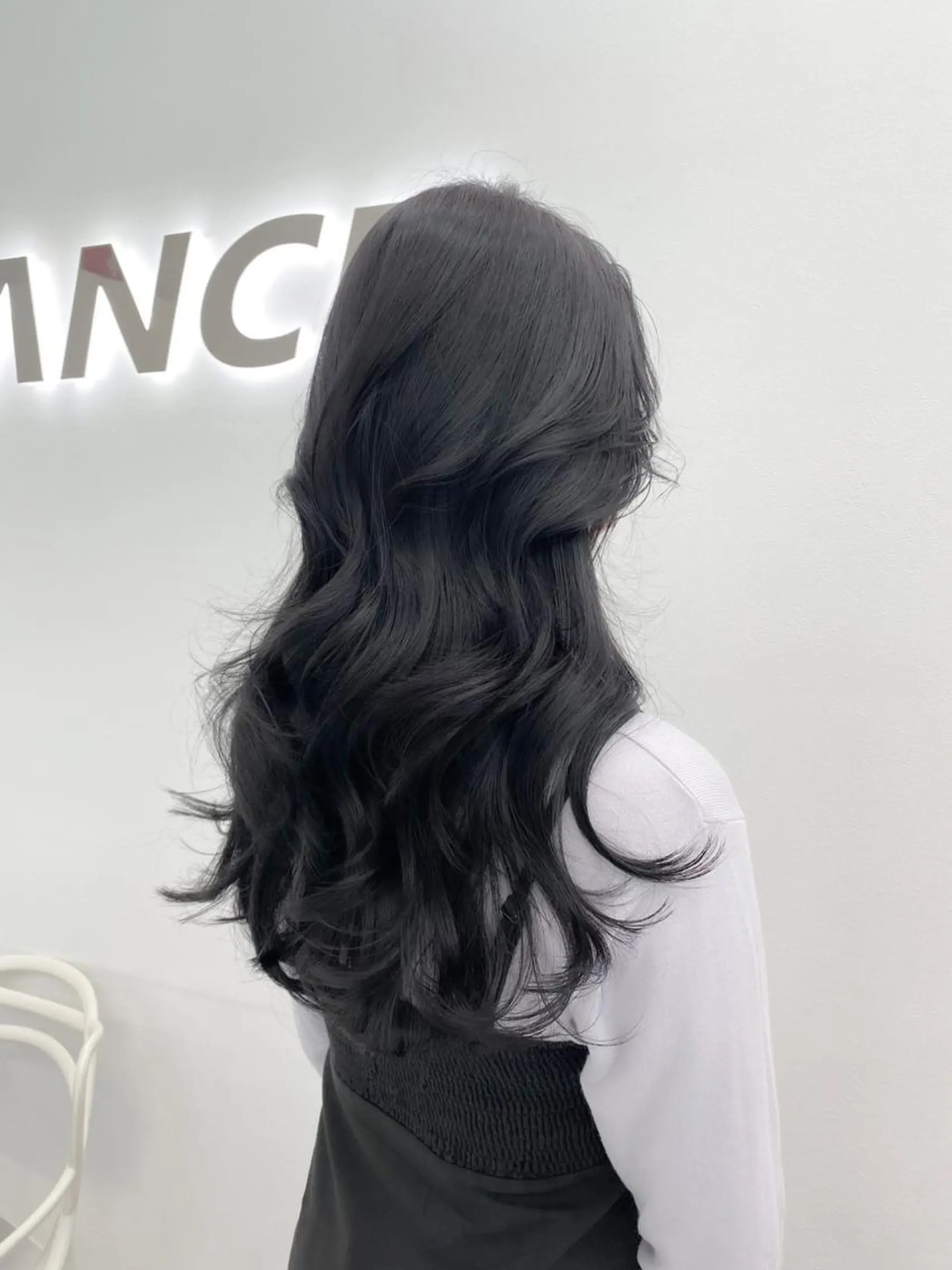 ロング カラー ヘアカラー トリートメント ヘッドスパ ヘアセット 韓国暗髪🇰🇷レイ ヤー🤍THREEのヘアスタイル