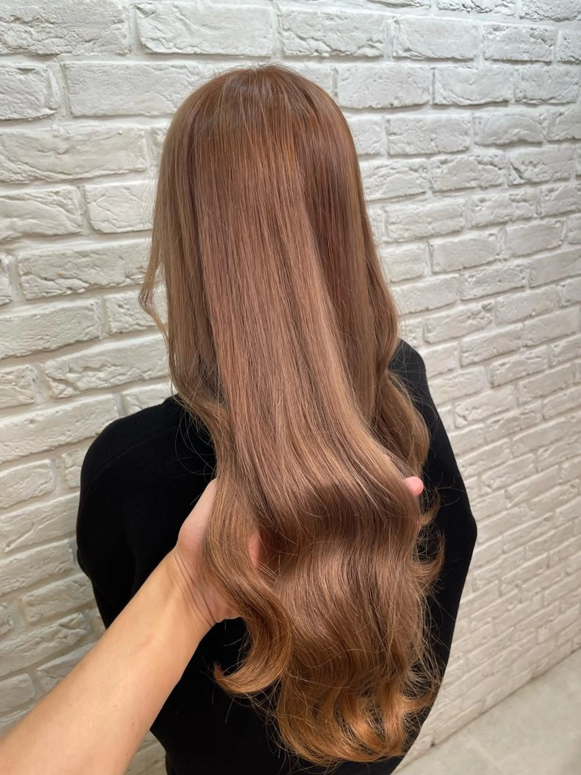 ロング シールエクステ くびれヘア エクステ 顔まわりレイヤー 顔周りカット ヘアカラー トリートメント ブリーチ/ハイトーン ベージュ/daikiのヘアスタイル