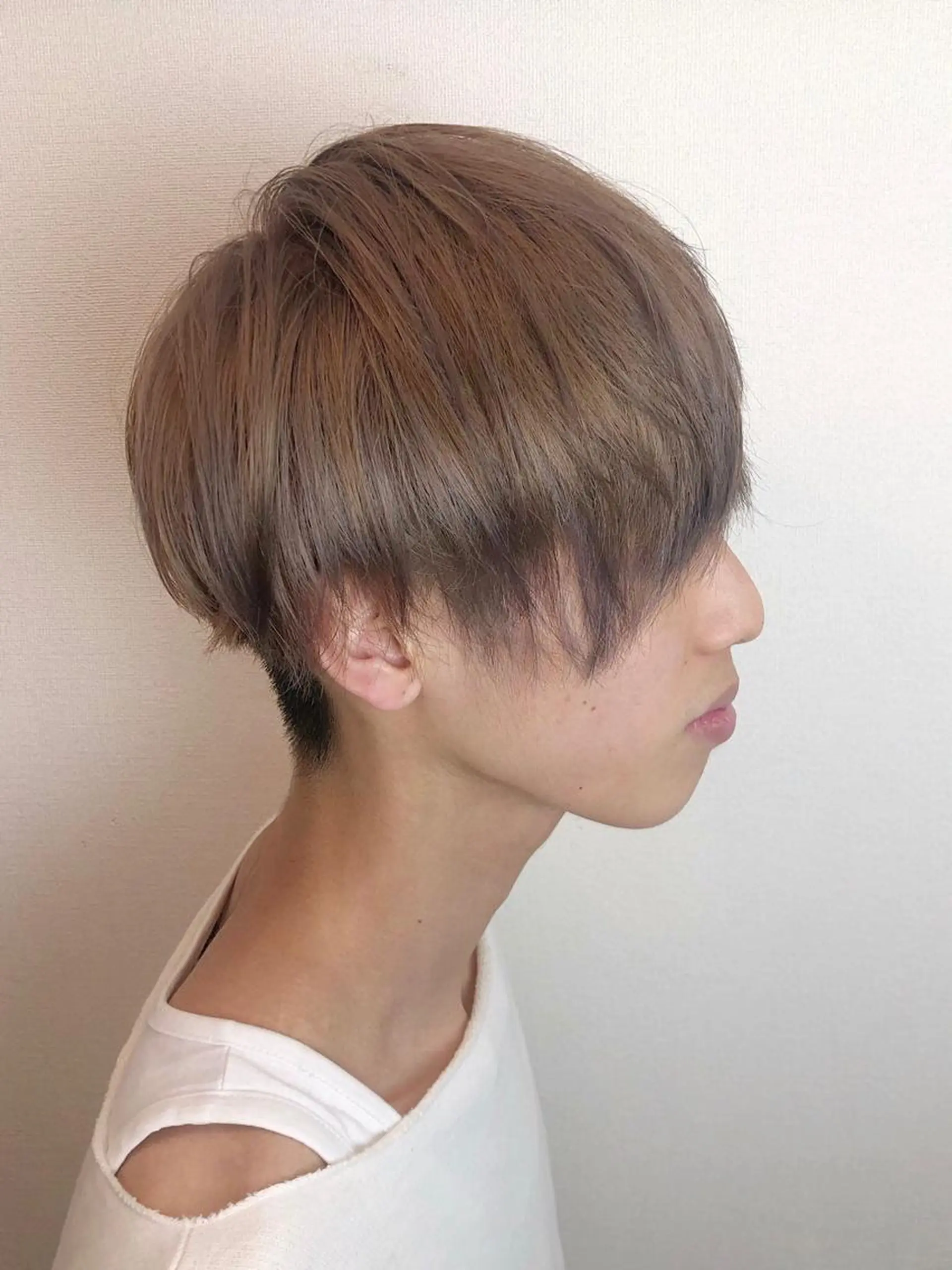 ショート カラー メンズ メンズハイトーン ベージュカラー ダブルカラー ハイトーンカラー ハイトーンベージュ 是枝 さくらのヘアスタイル