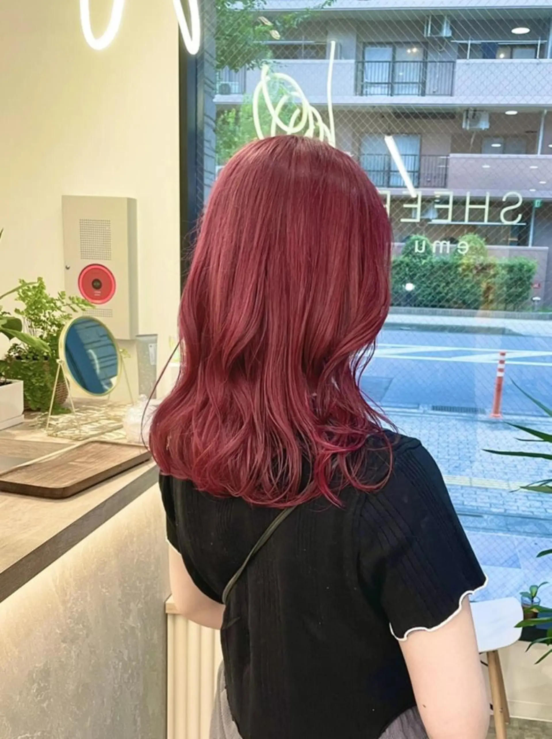 セミロング カラー ブリーチ レッドカラー Saki サキのヘアスタイル