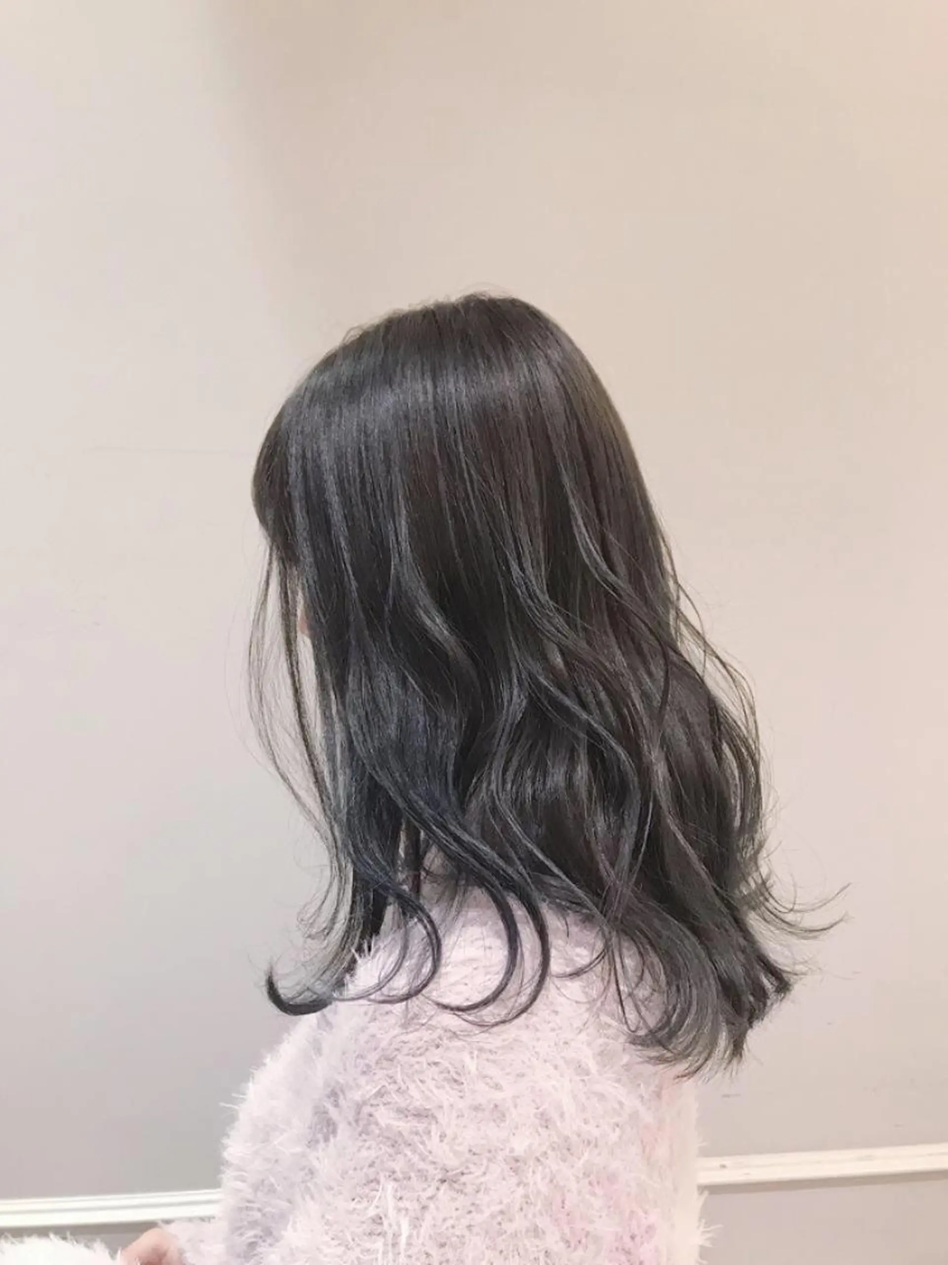 ロング カラー アッシュ ブリーチ 透明感カラー ダークグレー ブリーチなしカラー 大人お洒落女子❤︎ Ayakoのヘアスタイル