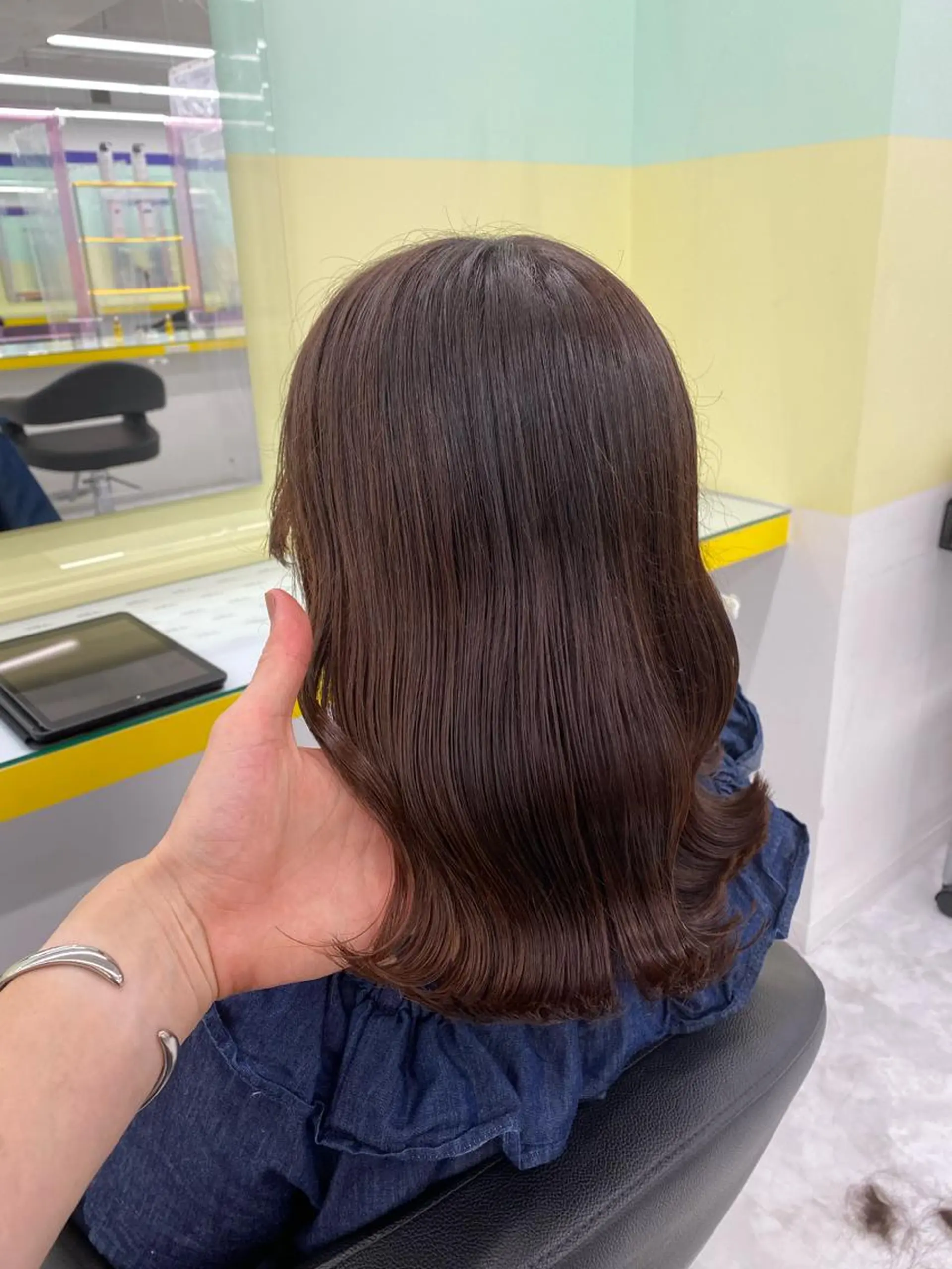 セミロング カラー パーマ ヘアアレンジ ネイル マツエク・マツパ 韓国風ベージュ🤎 赤みなし🌿横浜🤎のヘアスタイル
