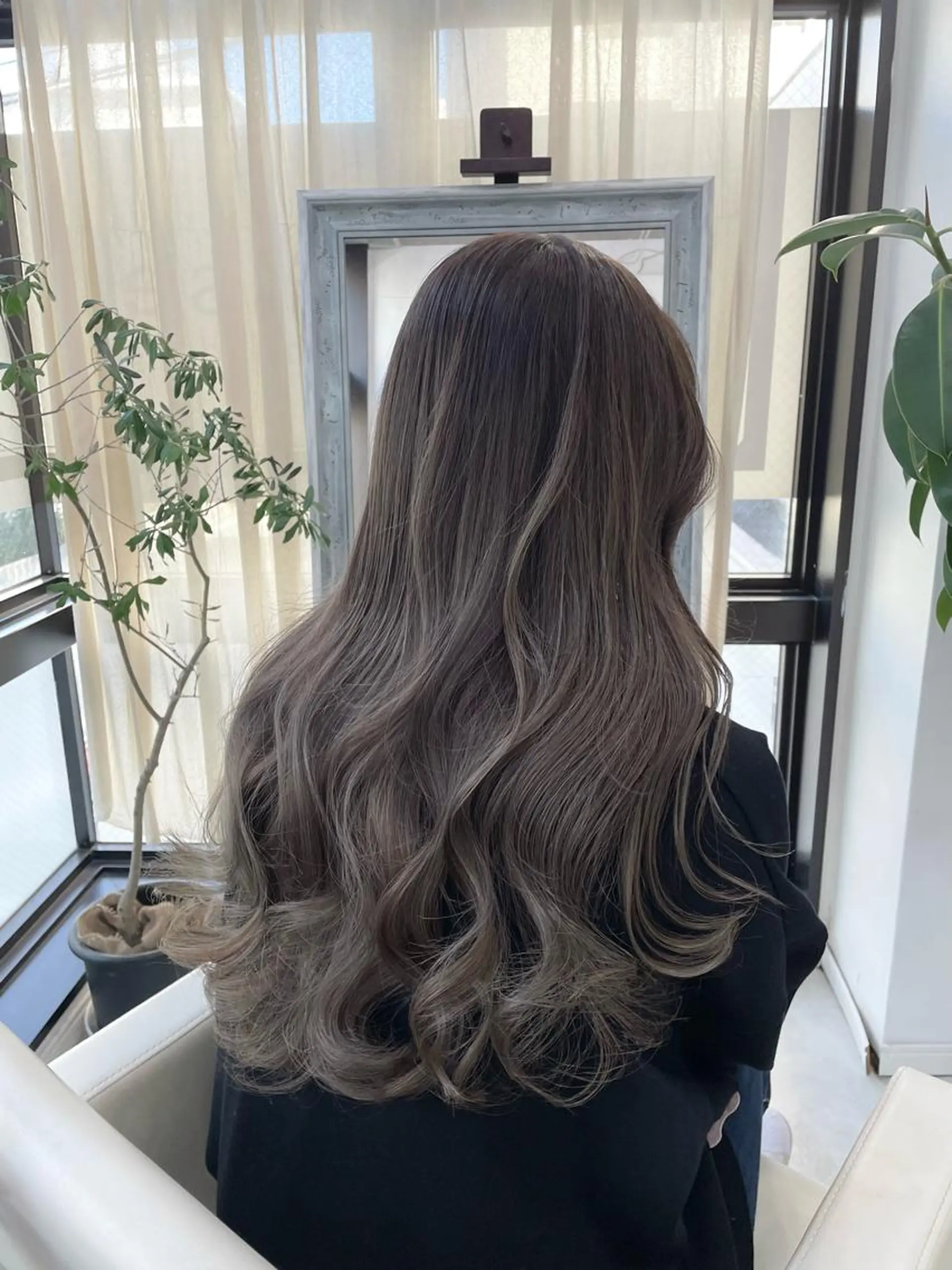 ロング カラー ブリーチ グレージュ GISEL TAKUYAのヘアスタイル