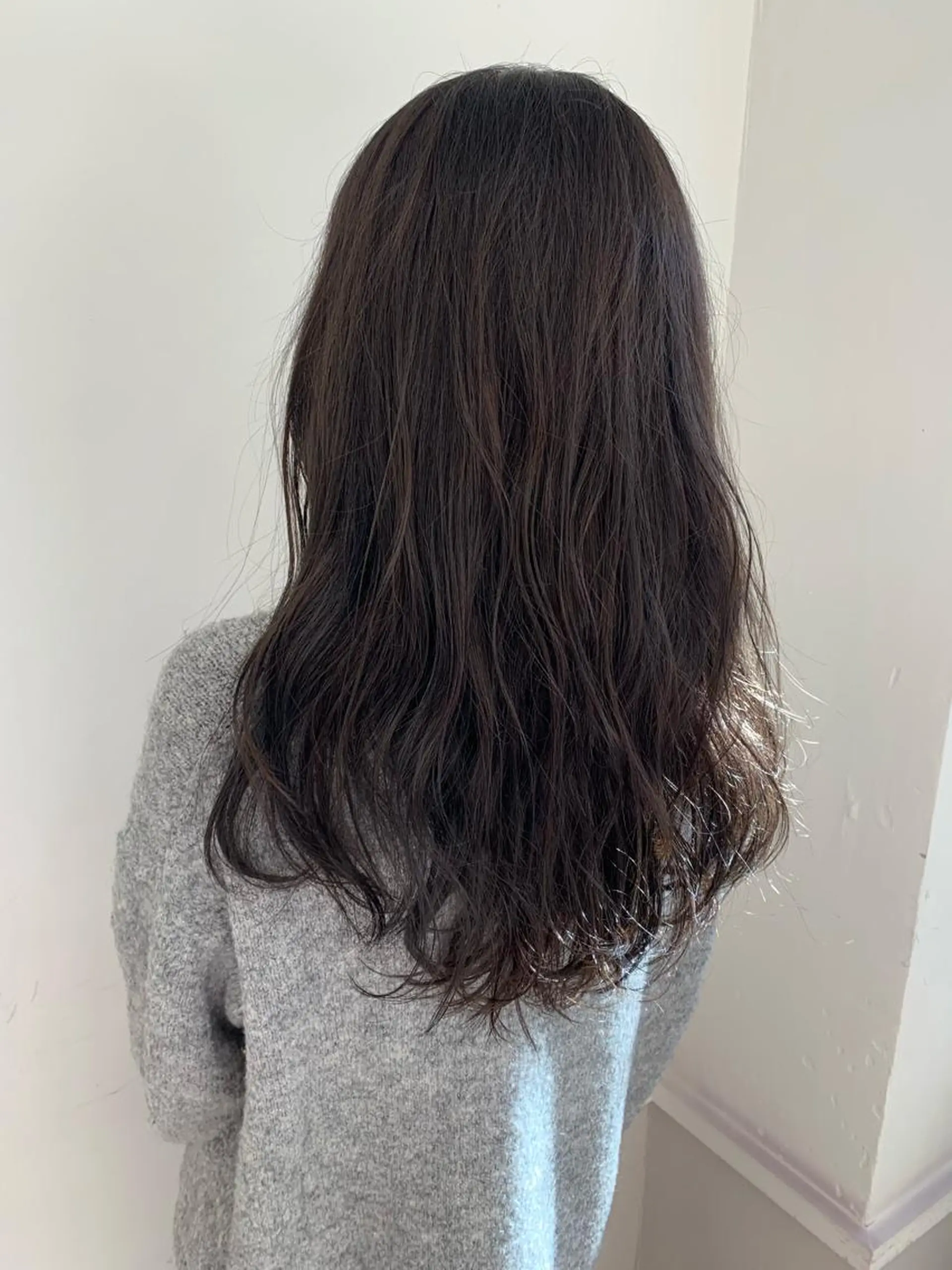 ロング カット ヘアカラー chama レイヤーカットのヘアスタイル