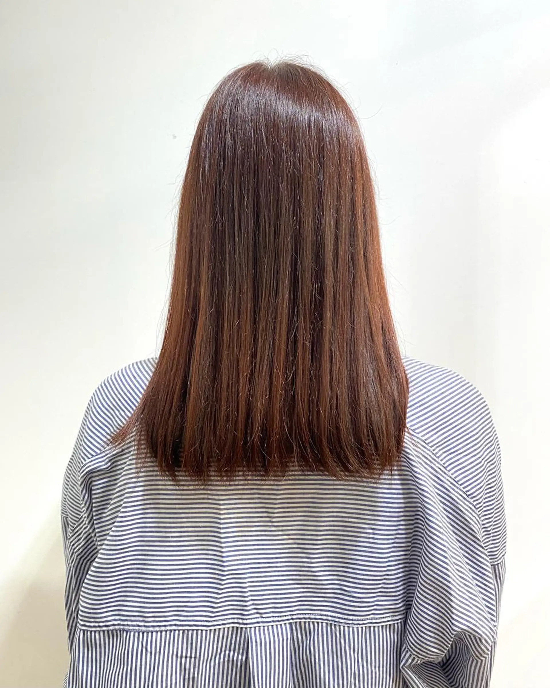 セミロング ヘアカラー つじ みさきのヘアスタイル