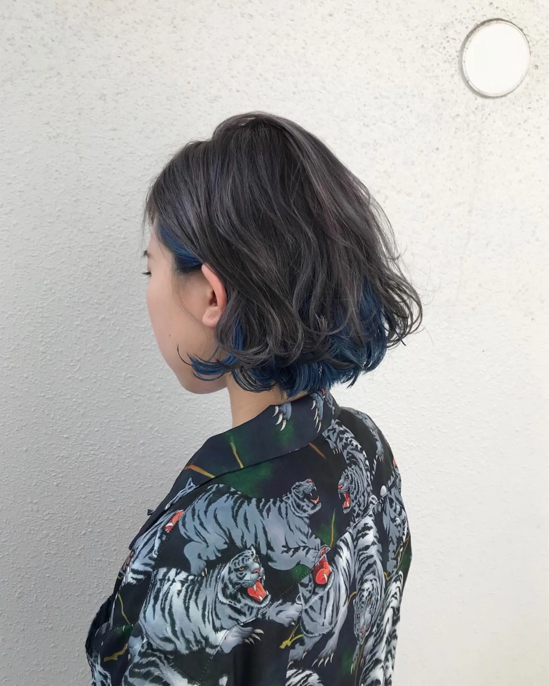 ショート カラー ブリーチ ブルーカラー インナーカラー/天神 ブリーチ/吉田のヘアスタイル