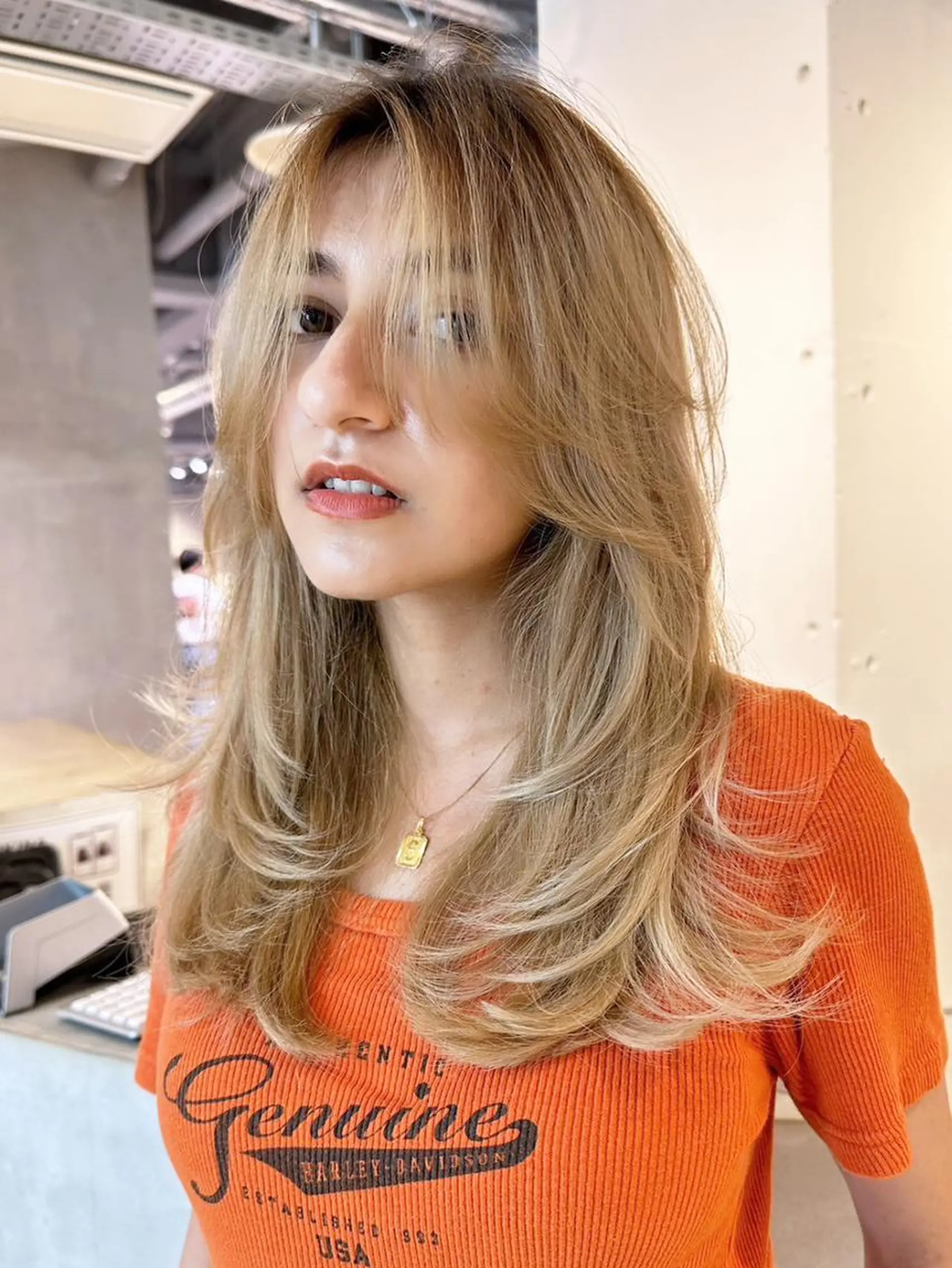 カラー ミディアム バレイヤージュ レイヤーカット カット ヘアカラー トリートメント ITbyALBUM 浦和店のヘアスタイル