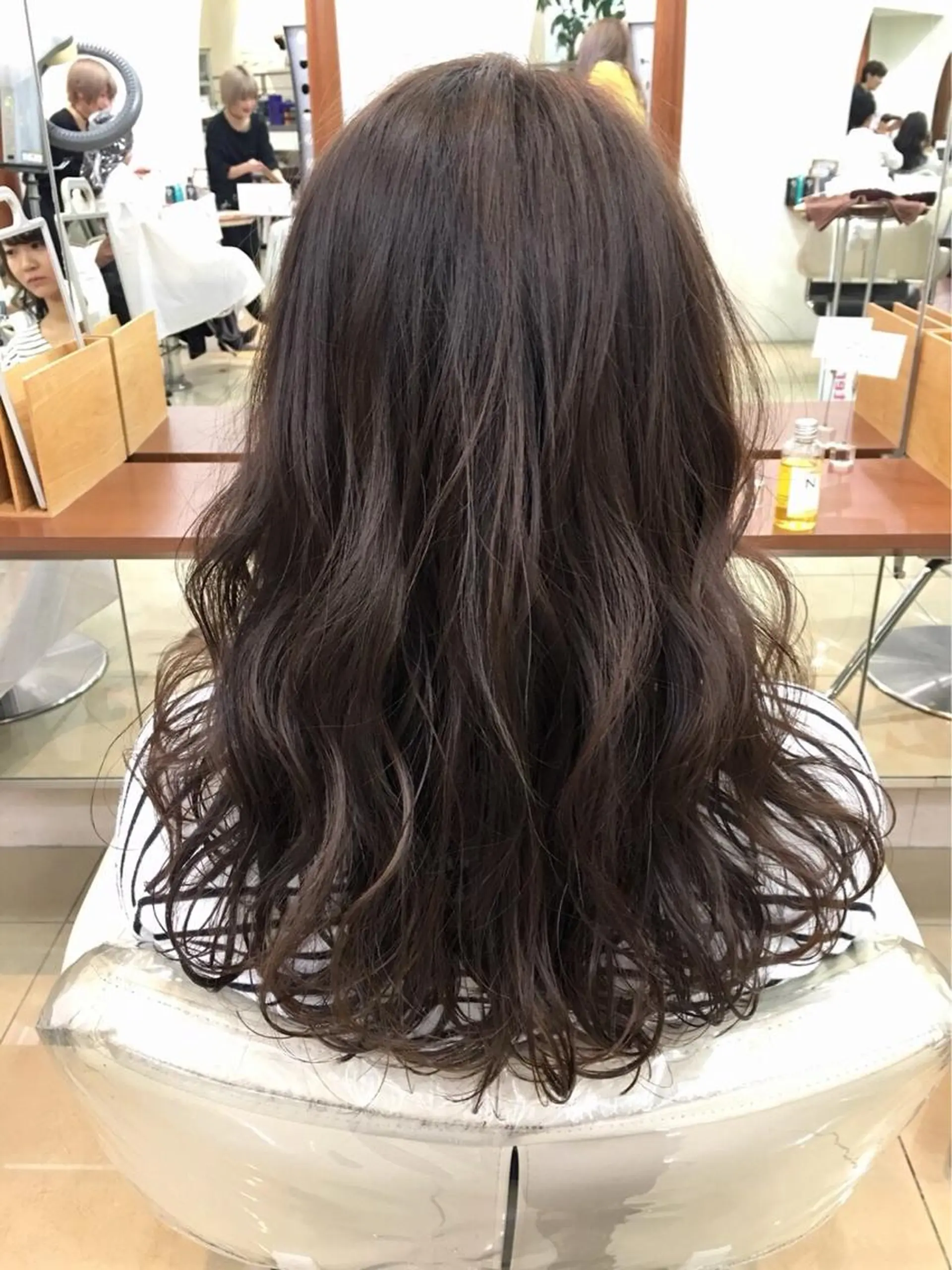 ロング 髪質改善 縮毛矯正 トリートメント 酸熱トリートメント ヘアカラー トリートメント コテ巻き風パーマ 河島恭平のヘアスタイル