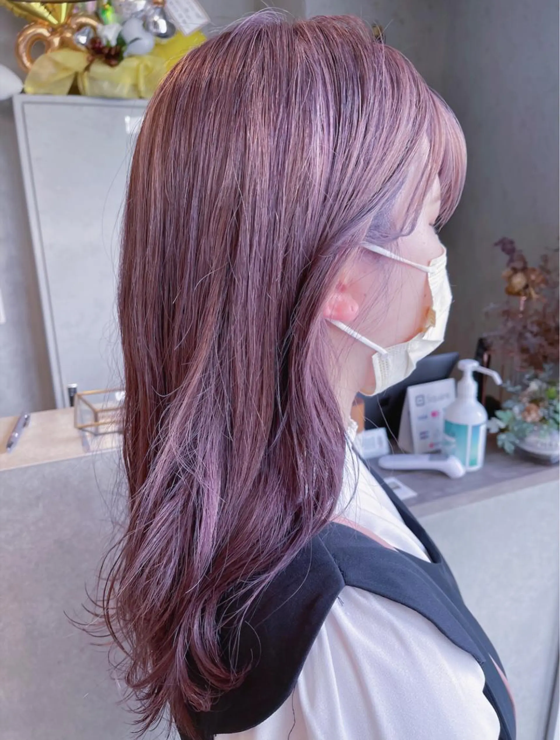 セミロング カラー ブリーチ ハイトーンカラー miyu🎀まつ毛 透明感カラーのヘアスタイル