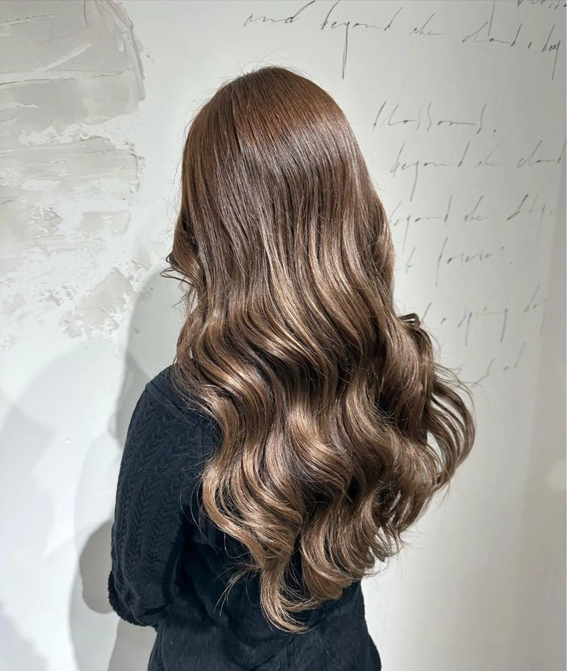 ロング カット ヘアカラー 鳴海 稜真のヘアスタイル