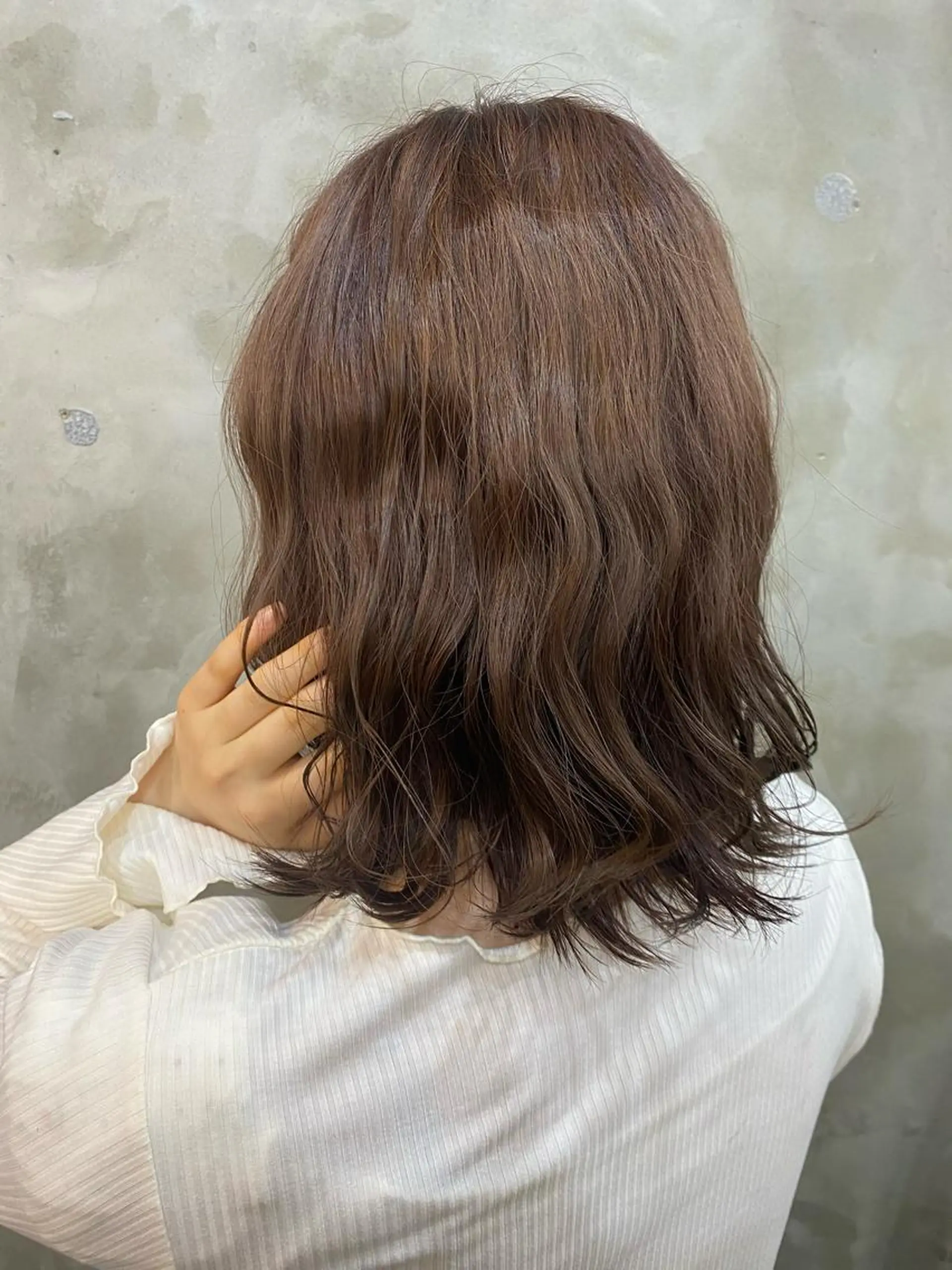 ミディアム カラー ヘアアレンジ ベージュカラー ブリーチ オレンジ オレンジベージュ eTONe所属・志賀 あずみのヘアスタイル