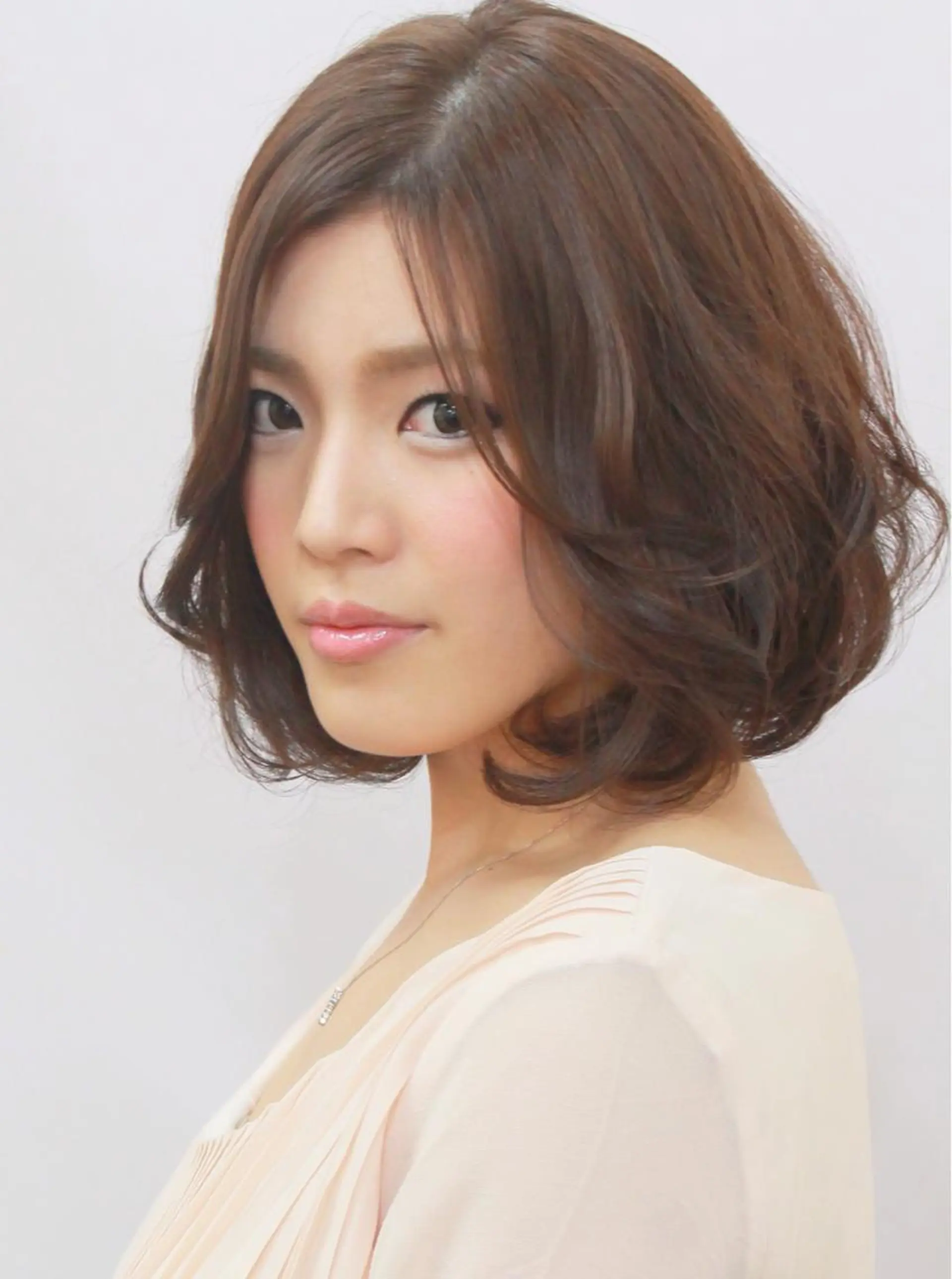 ショート ピンクブラウン レイヤーカット 🤍デザインカラー 特化🤍HIROのヘアスタイル