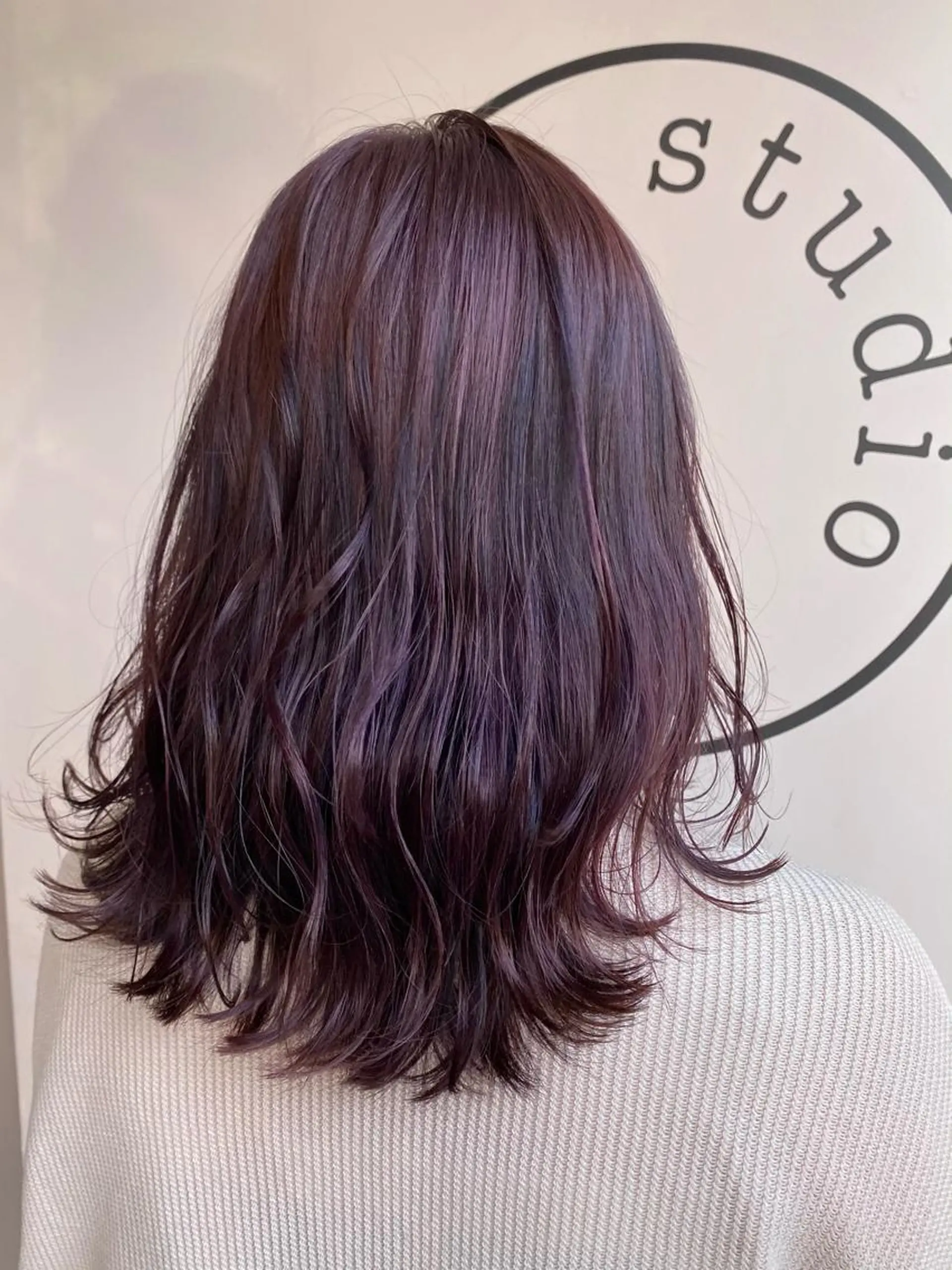 セミロング カラー バイオレットカラー カット ヘアカラー 川越 輝梨奈のヘアスタイル
